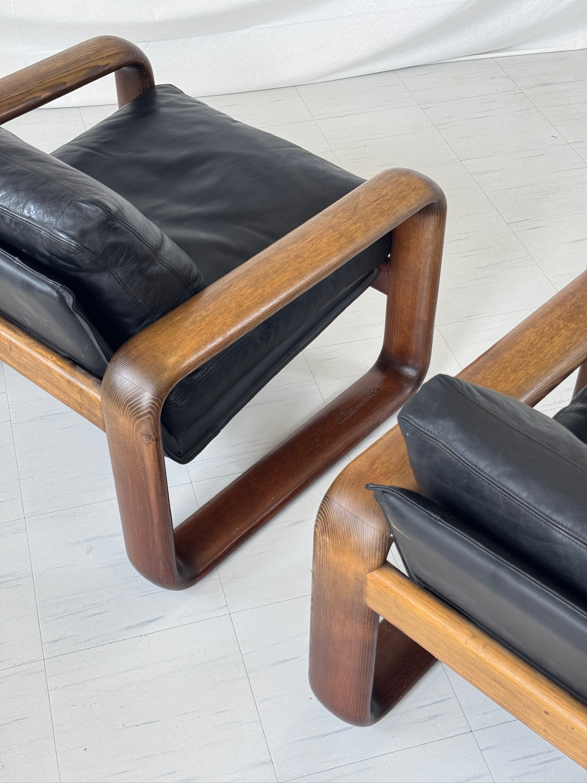 Rosenthal Hombre -nahkanojatuolit, 2 kpl – Burkhard Voghterr
