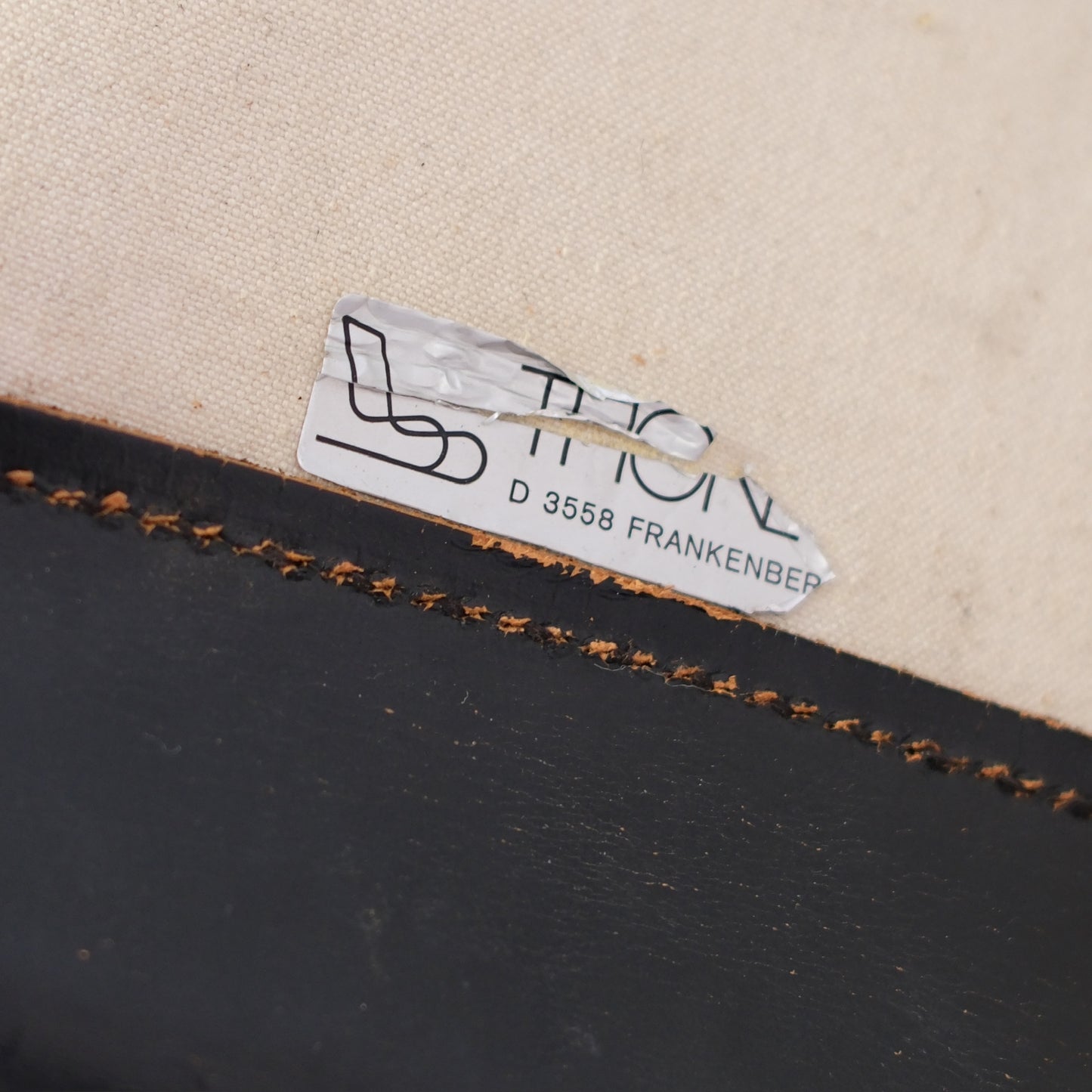 Thonet MR10 -tuolit, musta nahka ja kromi
