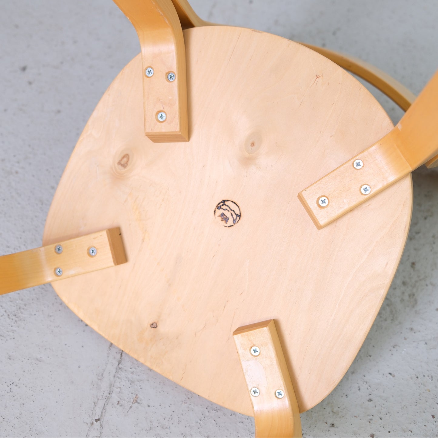 Artek tuoli 69, koivu – Alvar Aalto
