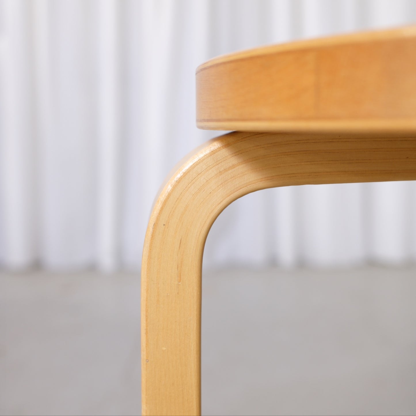 Alvar Aalto 66 -koivutuoli, valmistaja Artek