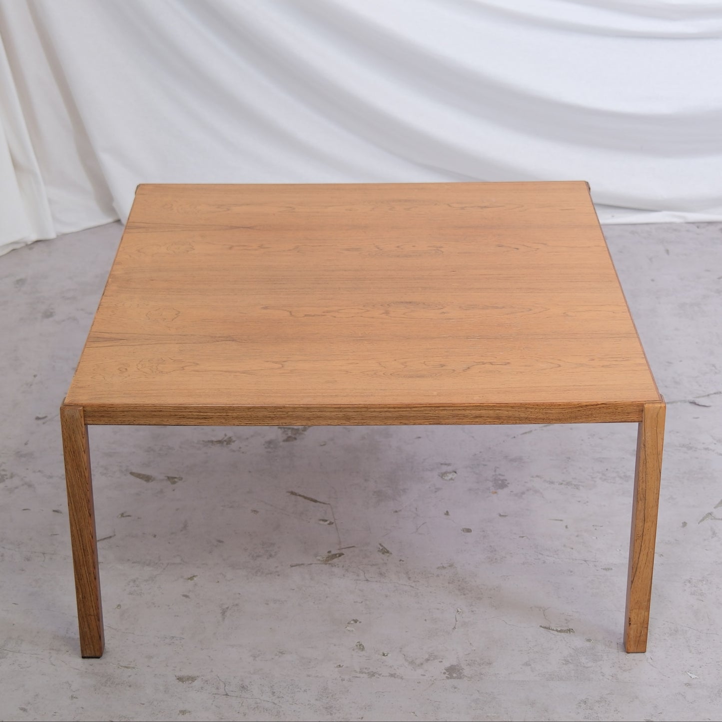 Vintage-palisanterinen sohvapöytä, 90 × 90 cm