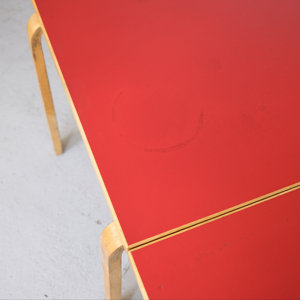 Artek DL81C taittopöytä, punainen linoleumi – Alvar Aalto