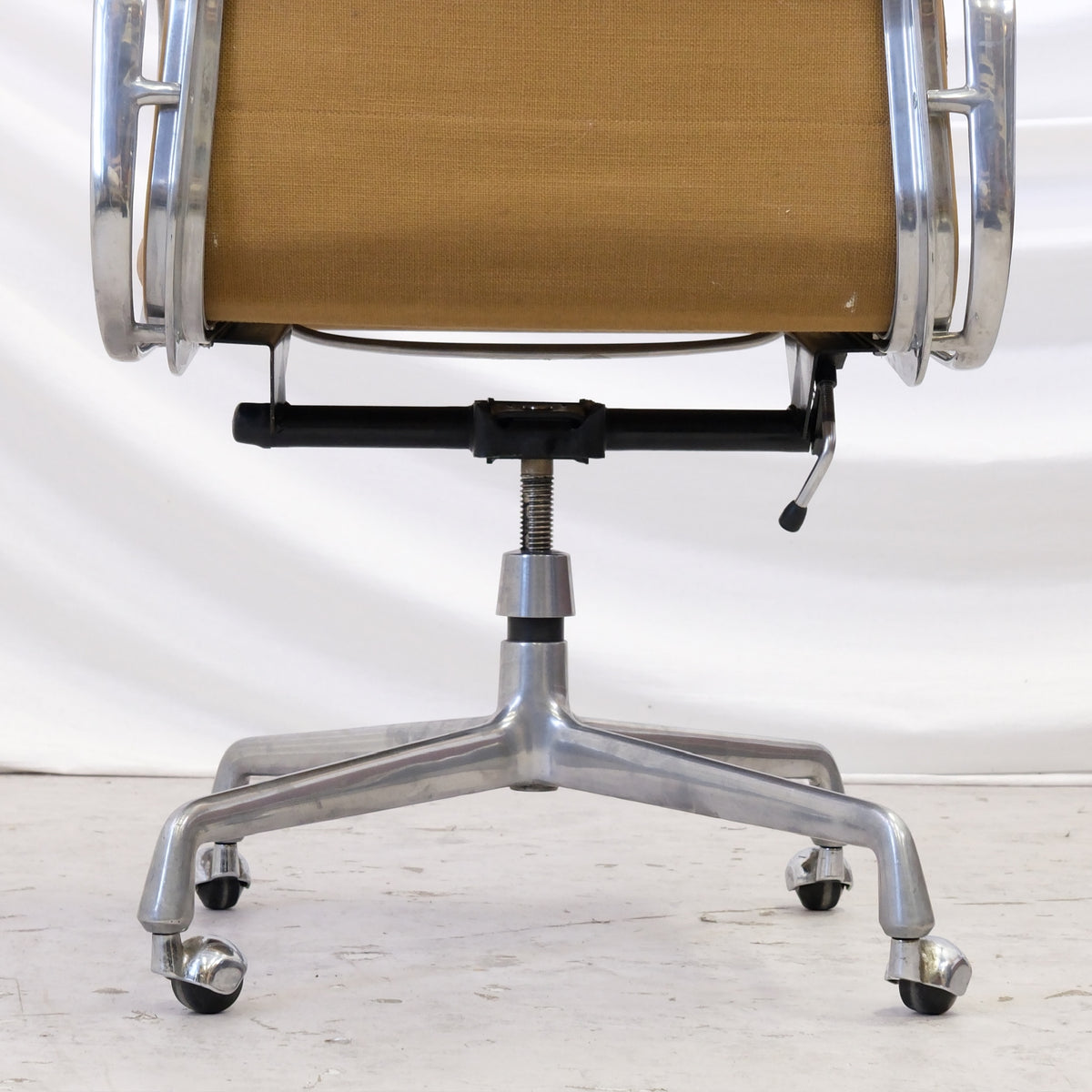 Charles & Ray Eames Soft Pad Chair in Beige Leather