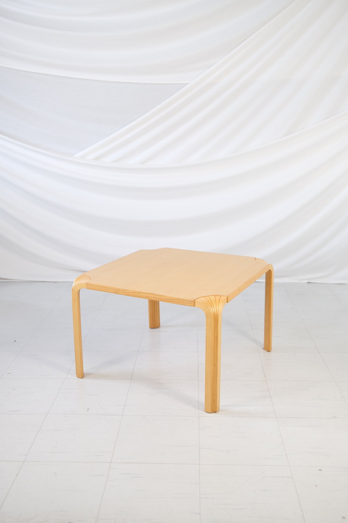 Artek X800C Fan Table