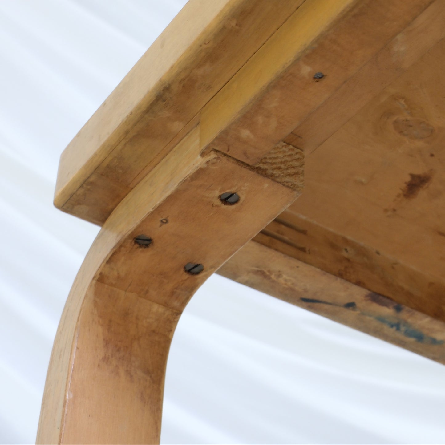 Alvar Aalto DL82 -klaffipöytä, keltainen linoleumi, valmistaja Artek