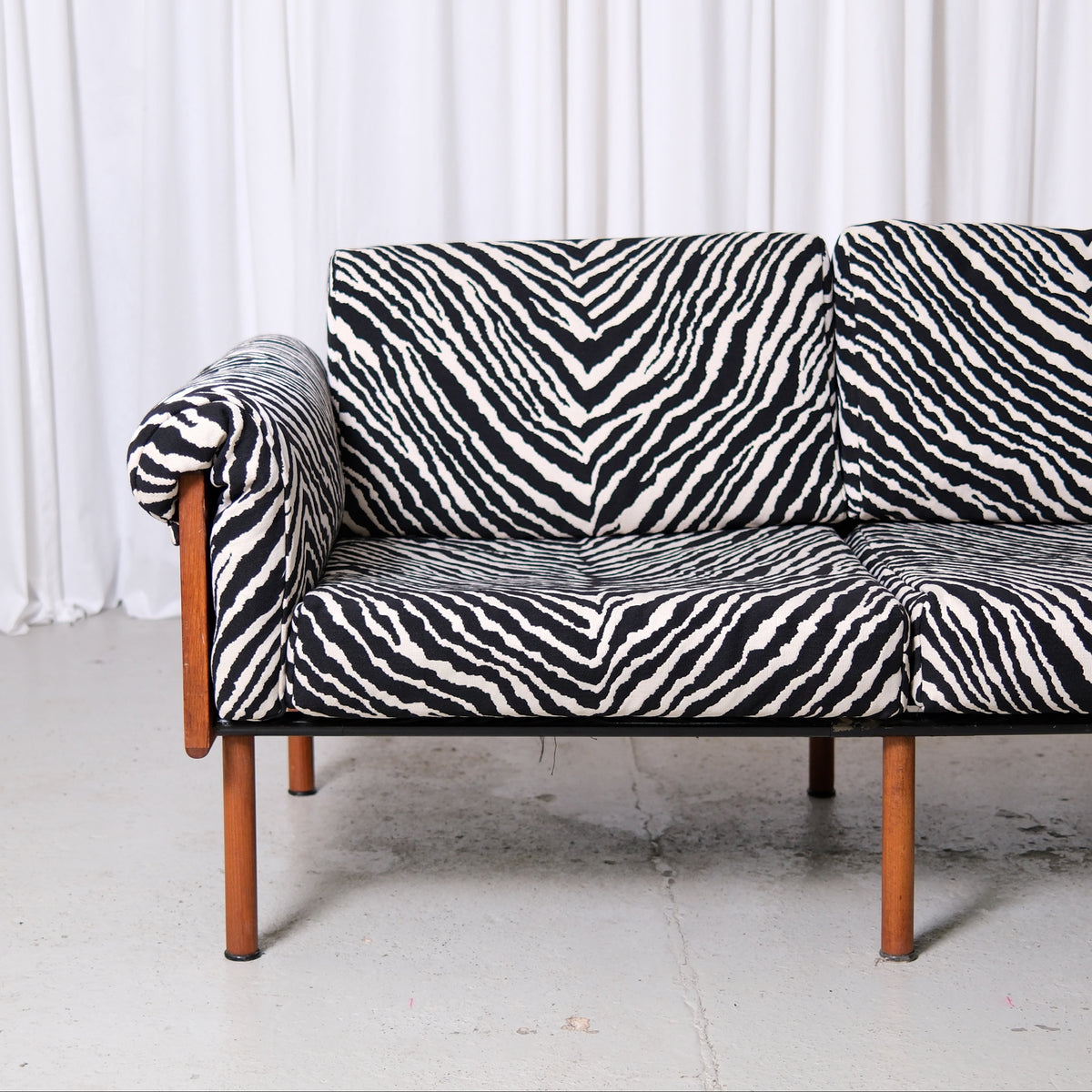 Yrjö Kukkapuro Ateljee -sohva, Zebra-verhoilu