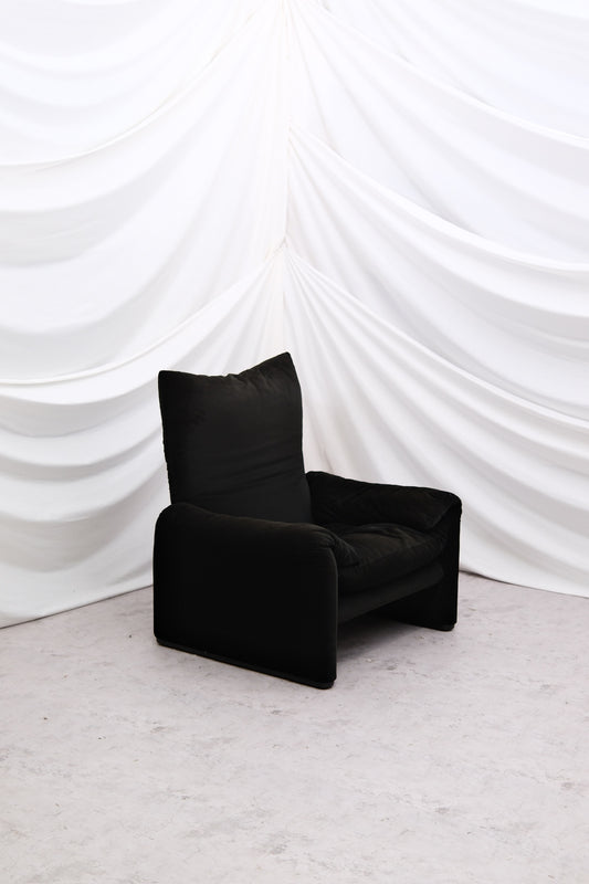 Vico Magistretti Maralunga Armchair - Black Velvet - Cassina