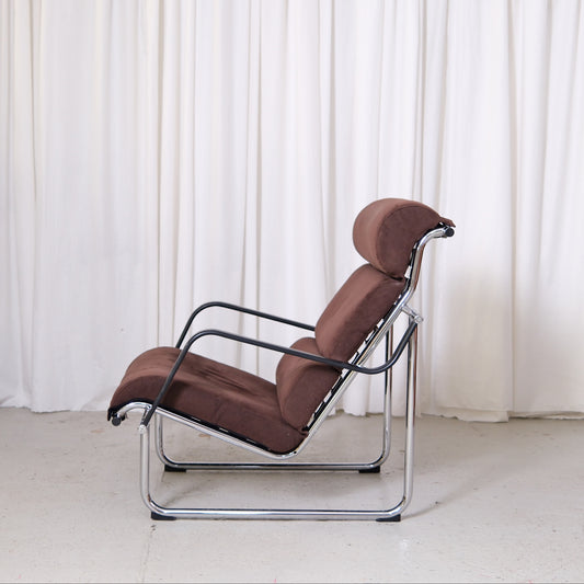 Yrjö Kukkapuro Remmi Lounge Chair with Ottoman in Brown Alcantara