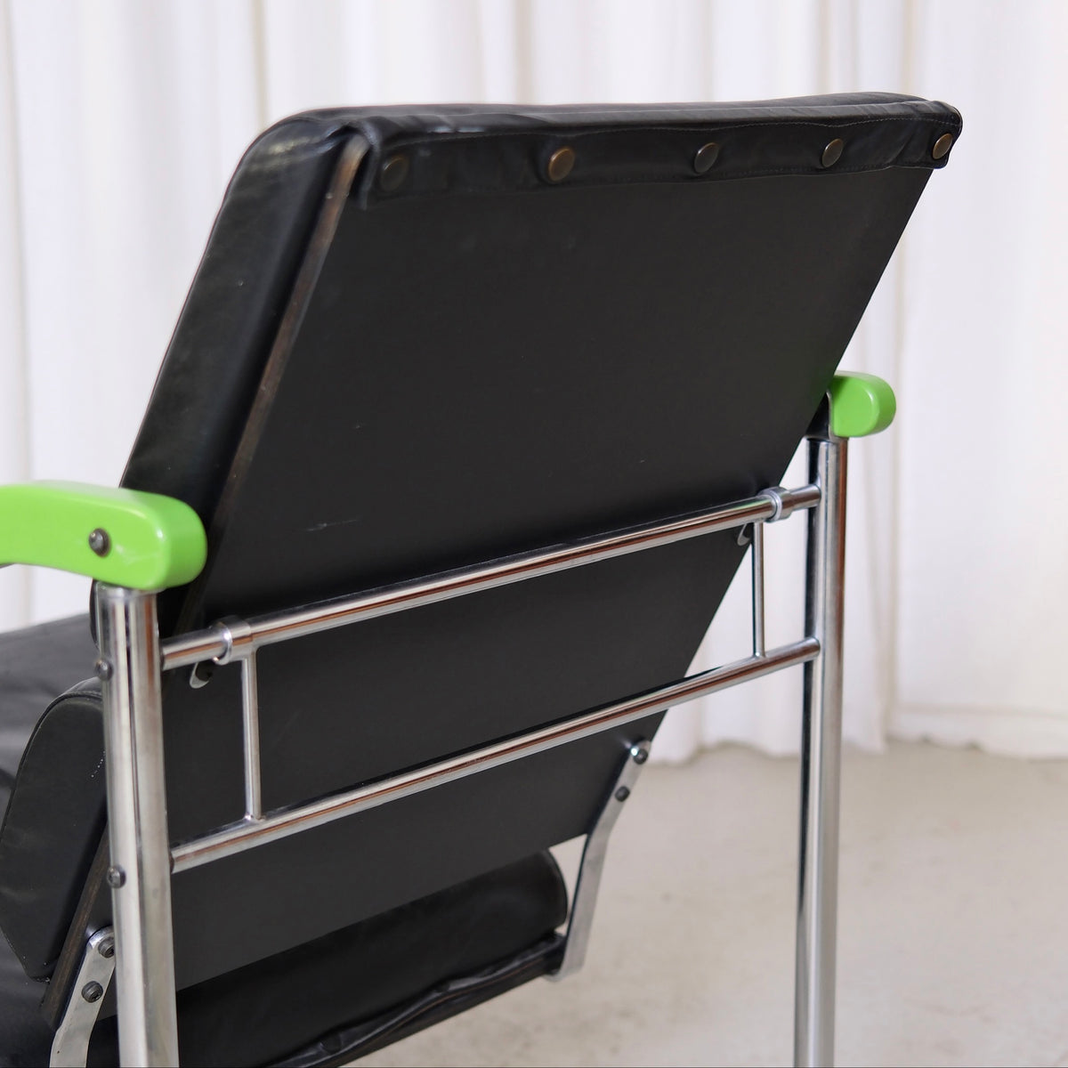 Yrjö Kukkapuro Experiment Lounge Chair in Black Leather and Green Armrests