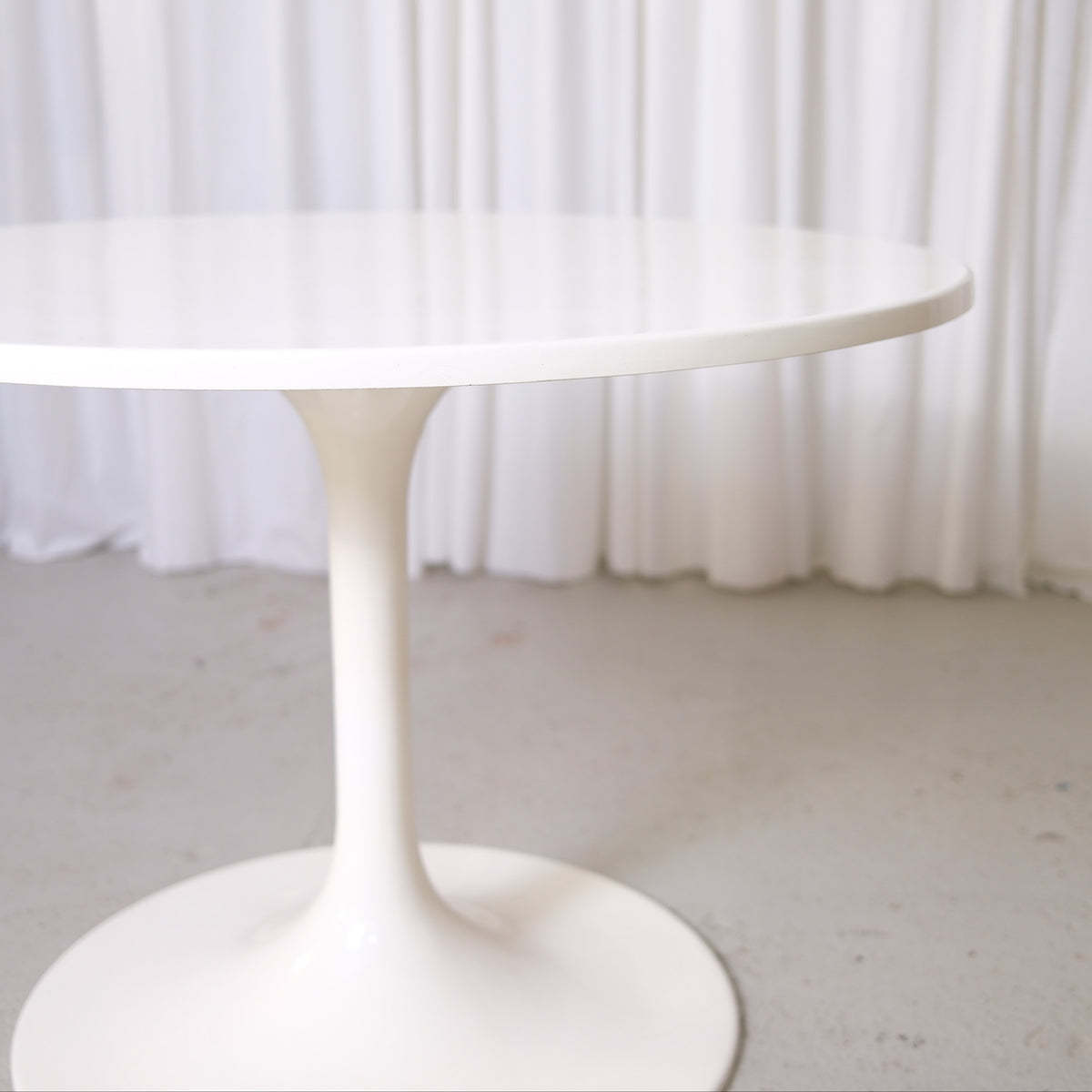 Asko Amigo Round Dining Table