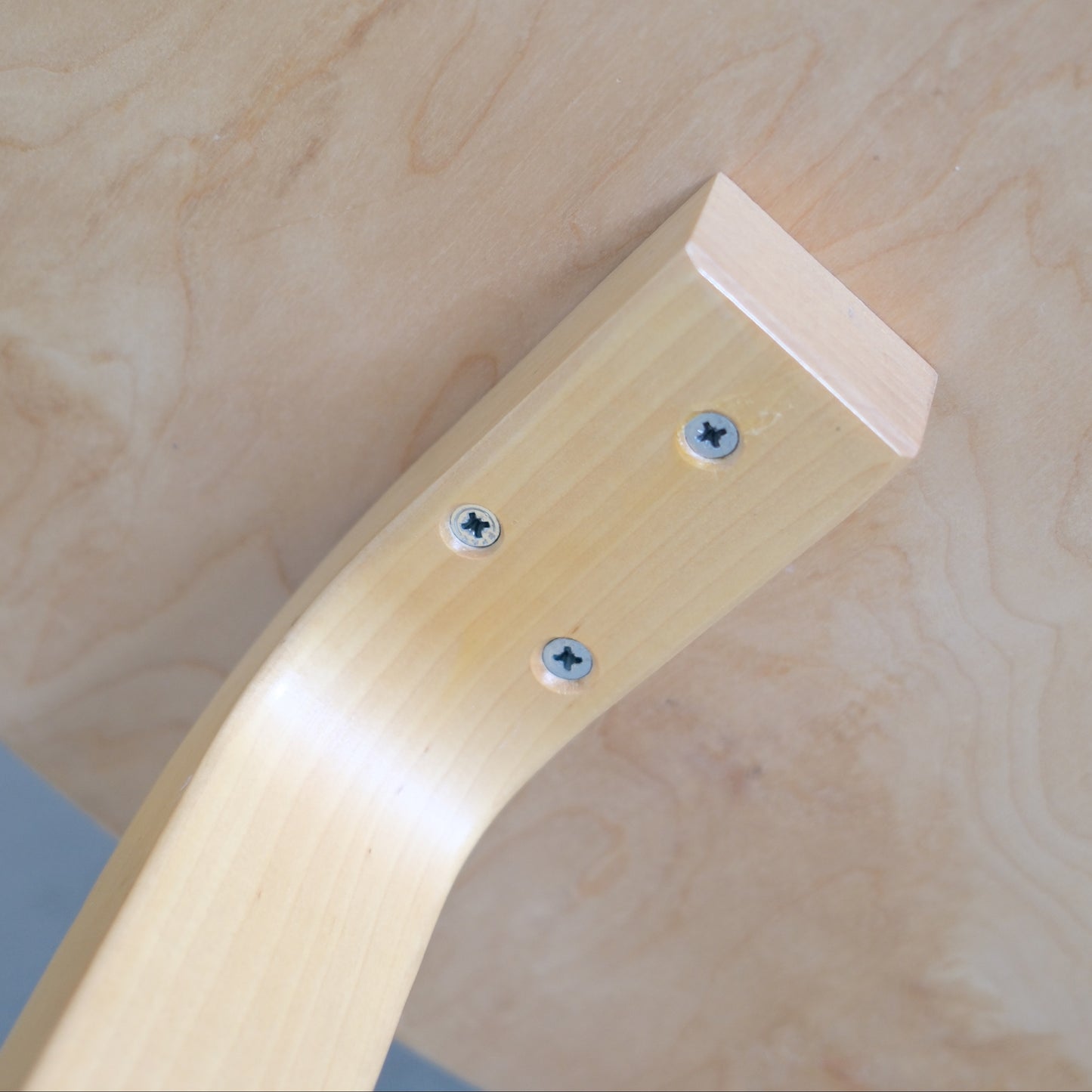 Artek 90A pyöreä pöytä – Alvar Aalto