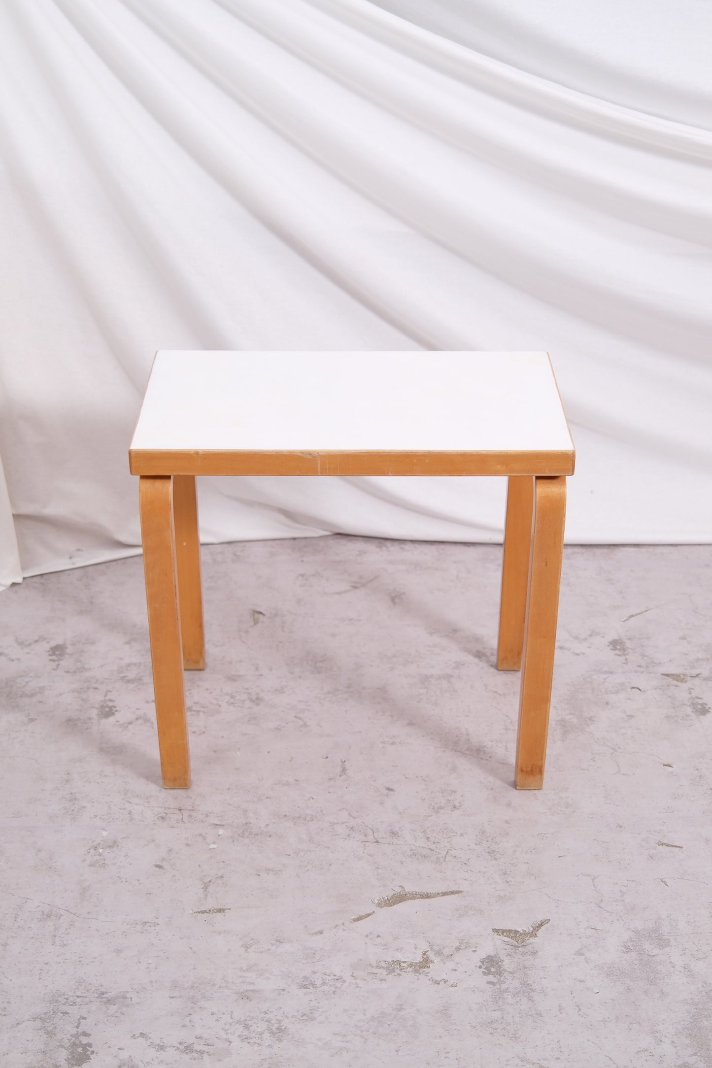 Vintage Alvar Aalto Artek -pikkupöytä