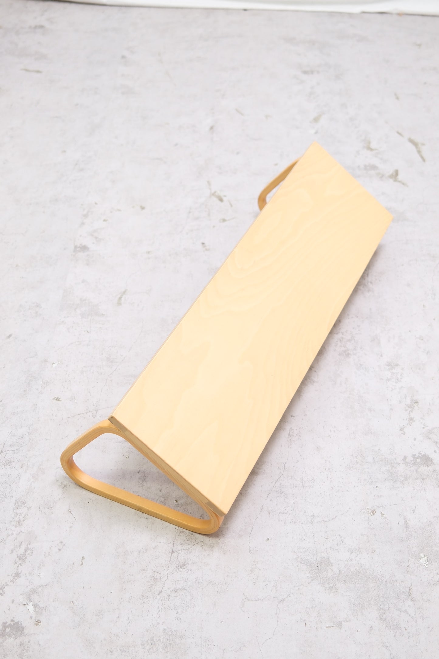 Alvar Aalto 112B -seinähylly, 2 saatavilla