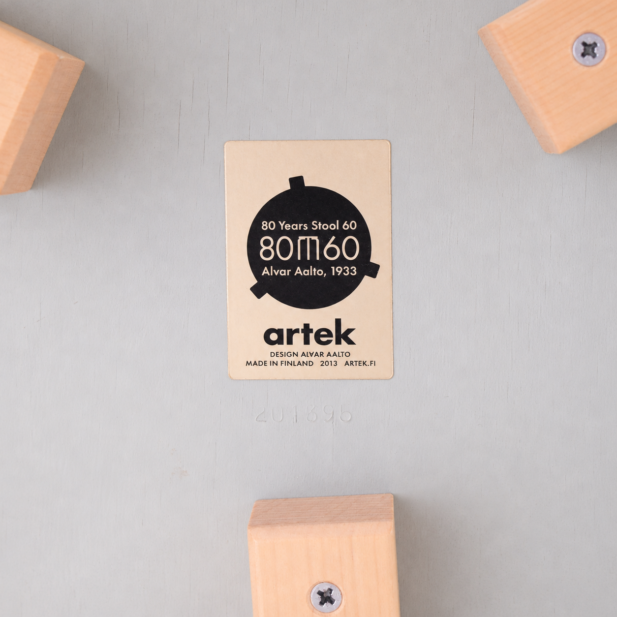 Artek jakkara 60, mintunvihreä 80-vuotisjuhlamalli – Alvar Aalto, 2013