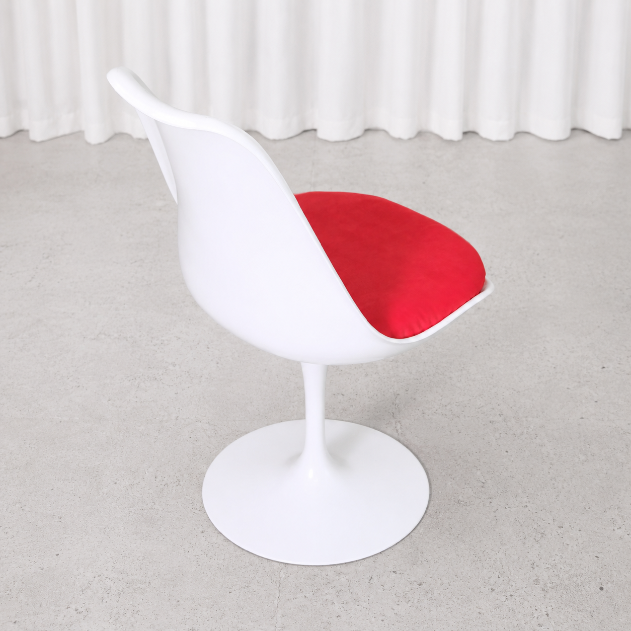 Eero Saarinen Tulip Chair for Knoll in White and Red