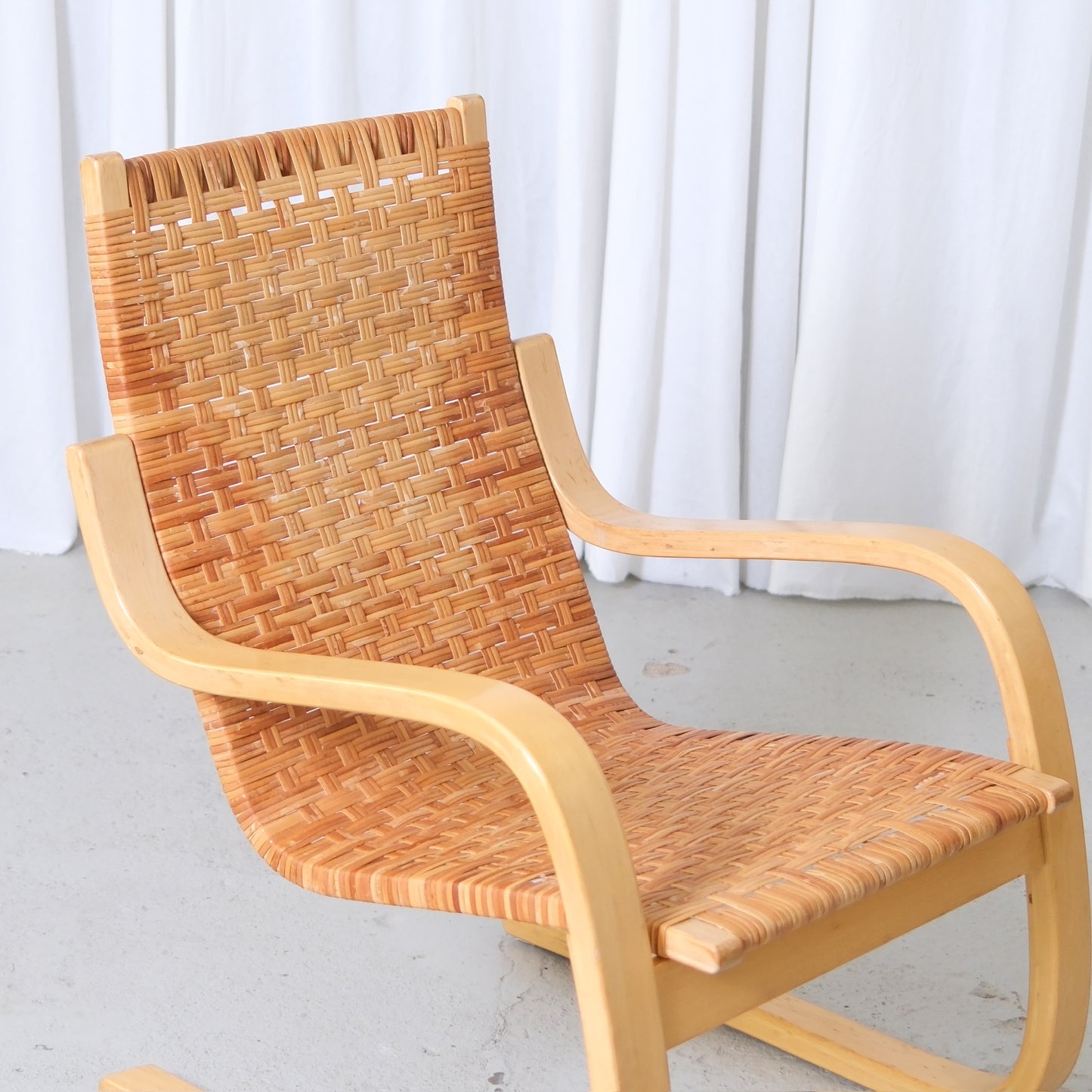 Alvar Aalto 406 -rottinkilepotuolit, valmistaja Artek