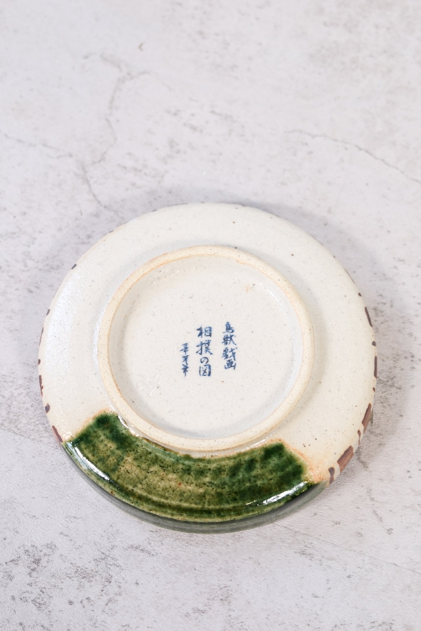 Käsinmaalattu japanilainen keramiikkalautanen