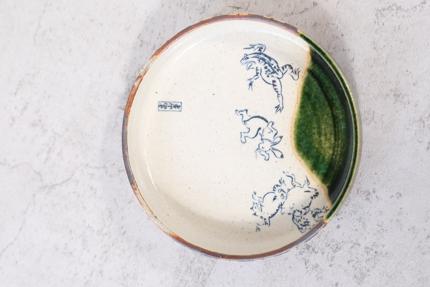 Käsinmaalattu japanilainen keramiikkalautanen