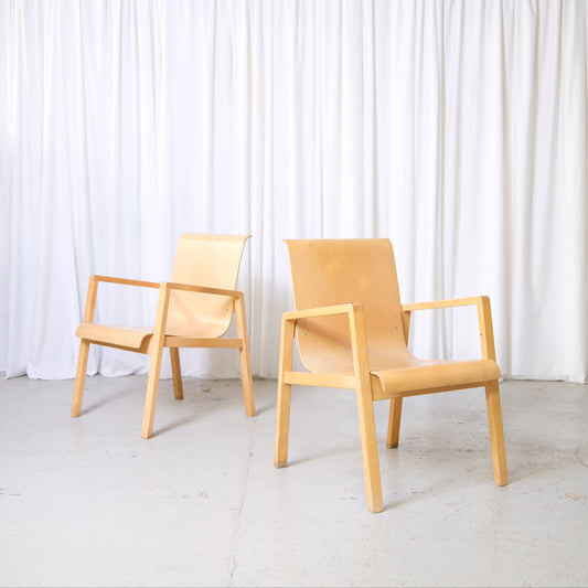Artek 403 hallway chair by Alvar Aalto with birch frame and curved plywood seat, vintage Finnish modernist furniture.
