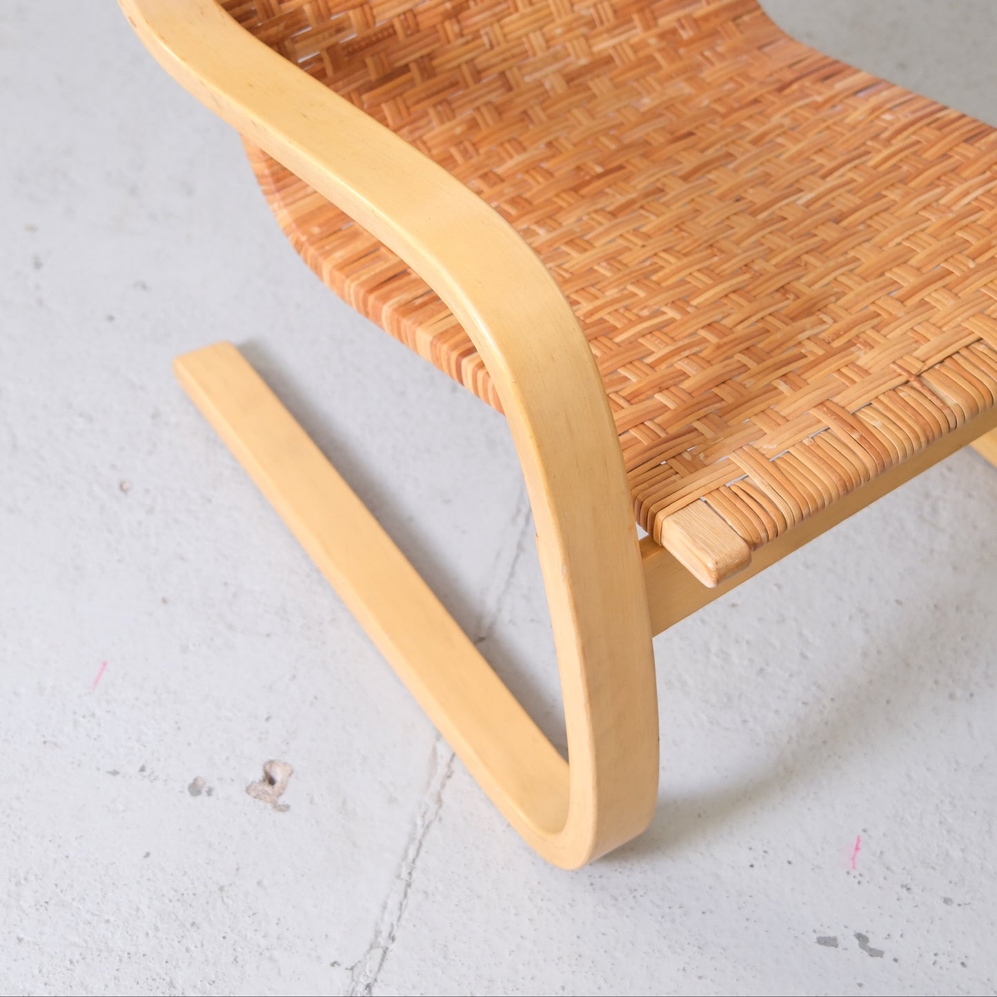 Alvar Aalto 406 -rottinkilepotuolit, valmistaja Artek
