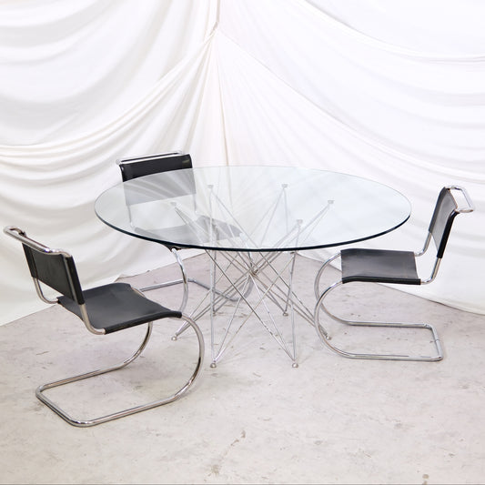 Bonaldo round dining table with glass top, diameter 160 cm. Sculptural metal base, very good condition. Worldwide shipping available.