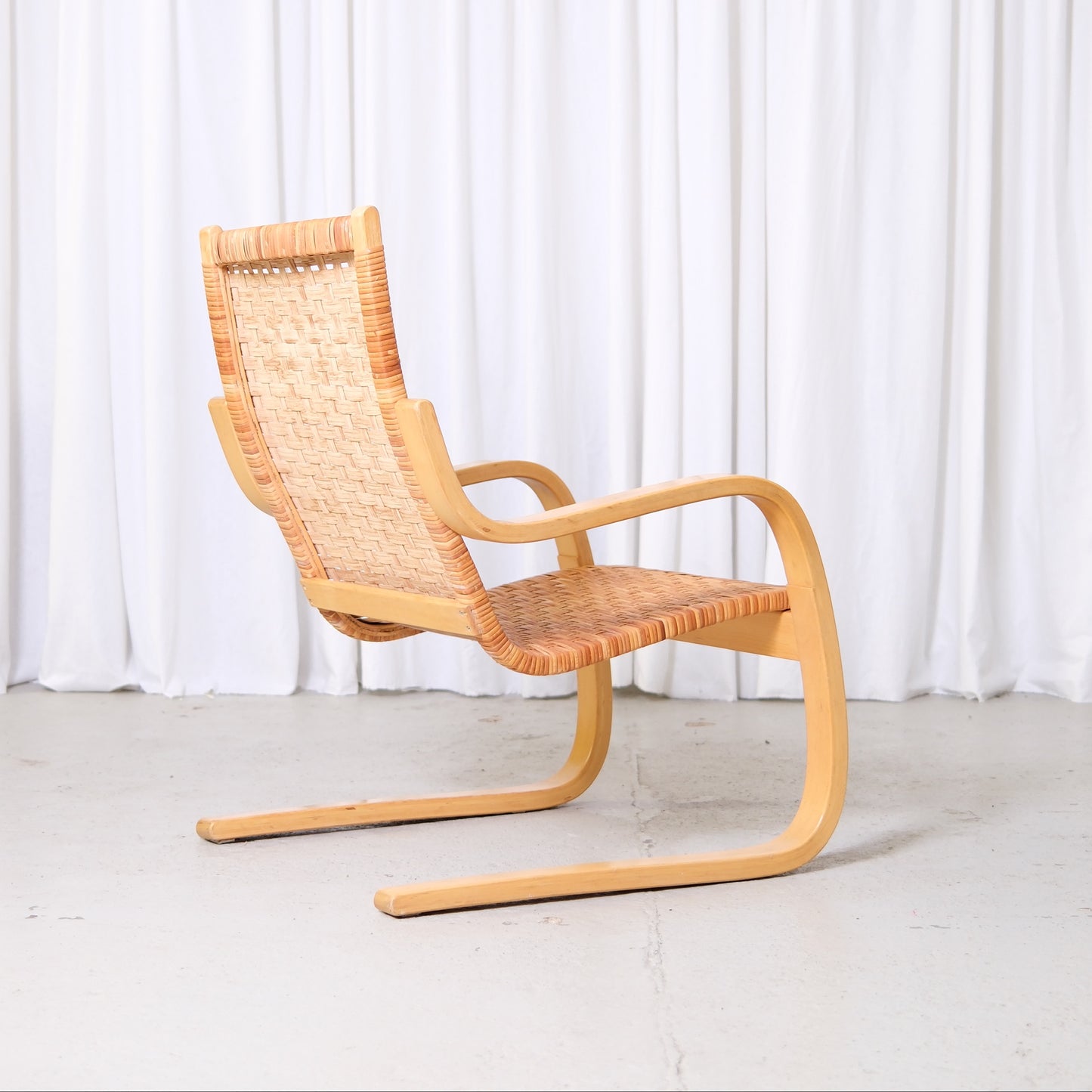 Alvar Aalto 406 -rottinkilepotuolit, valmistaja Artek