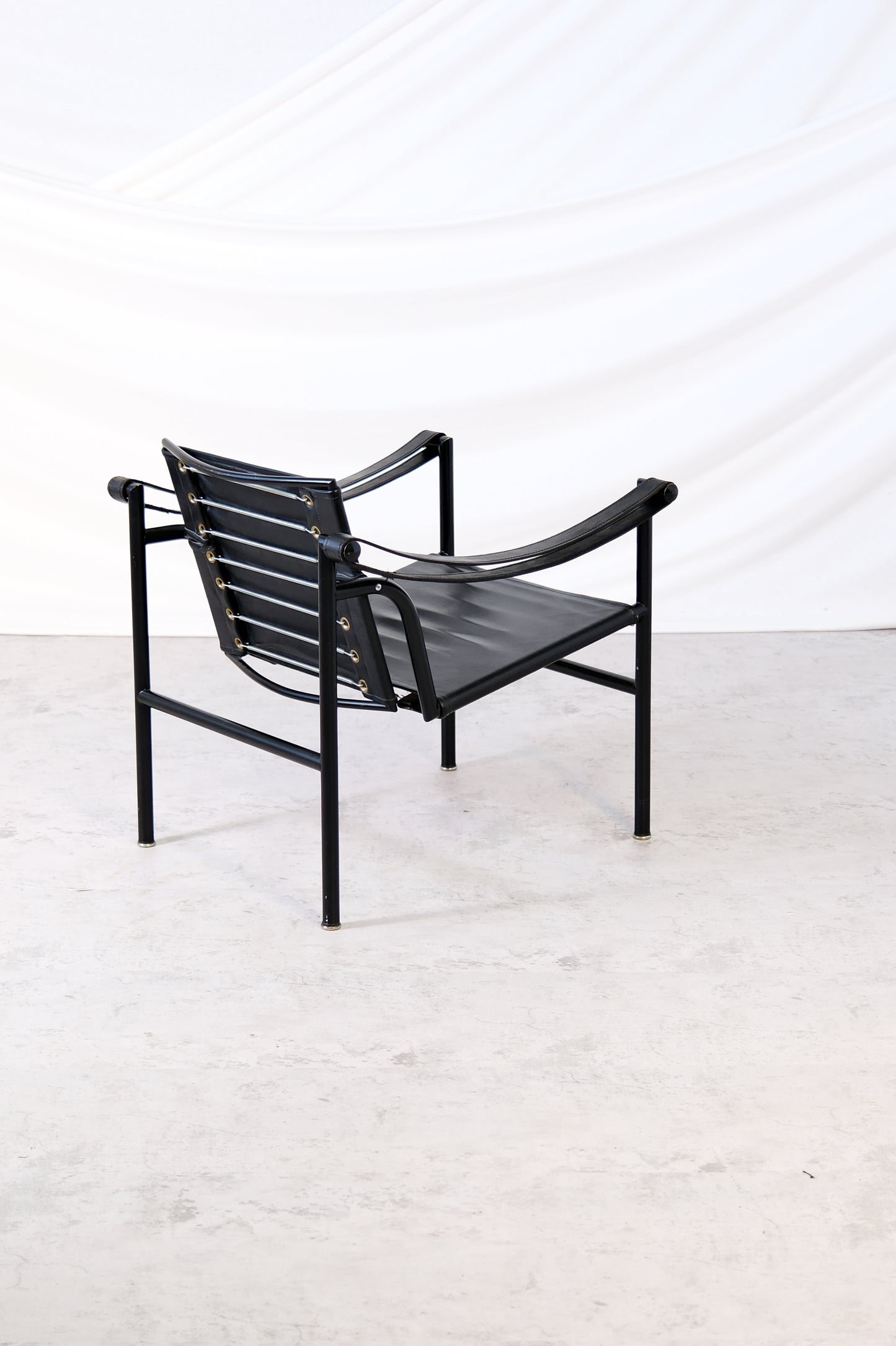 LC1 Chair by Le Corbusier, Pierre Jeanneret & Charlotte Perriand - Pino Interiors