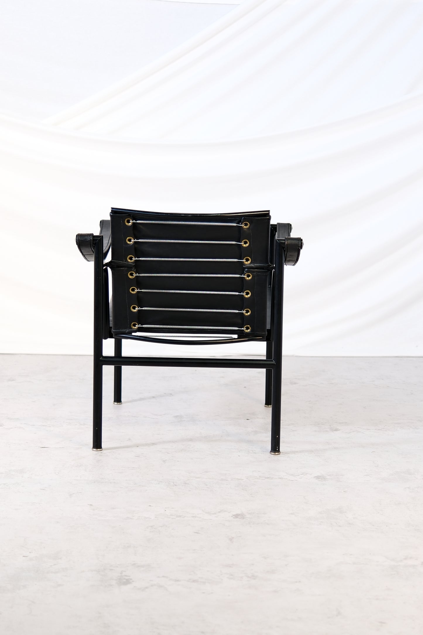 LC1 Chair by Le Corbusier, Pierre Jeanneret & Charlotte Perriand - Pino Interiors