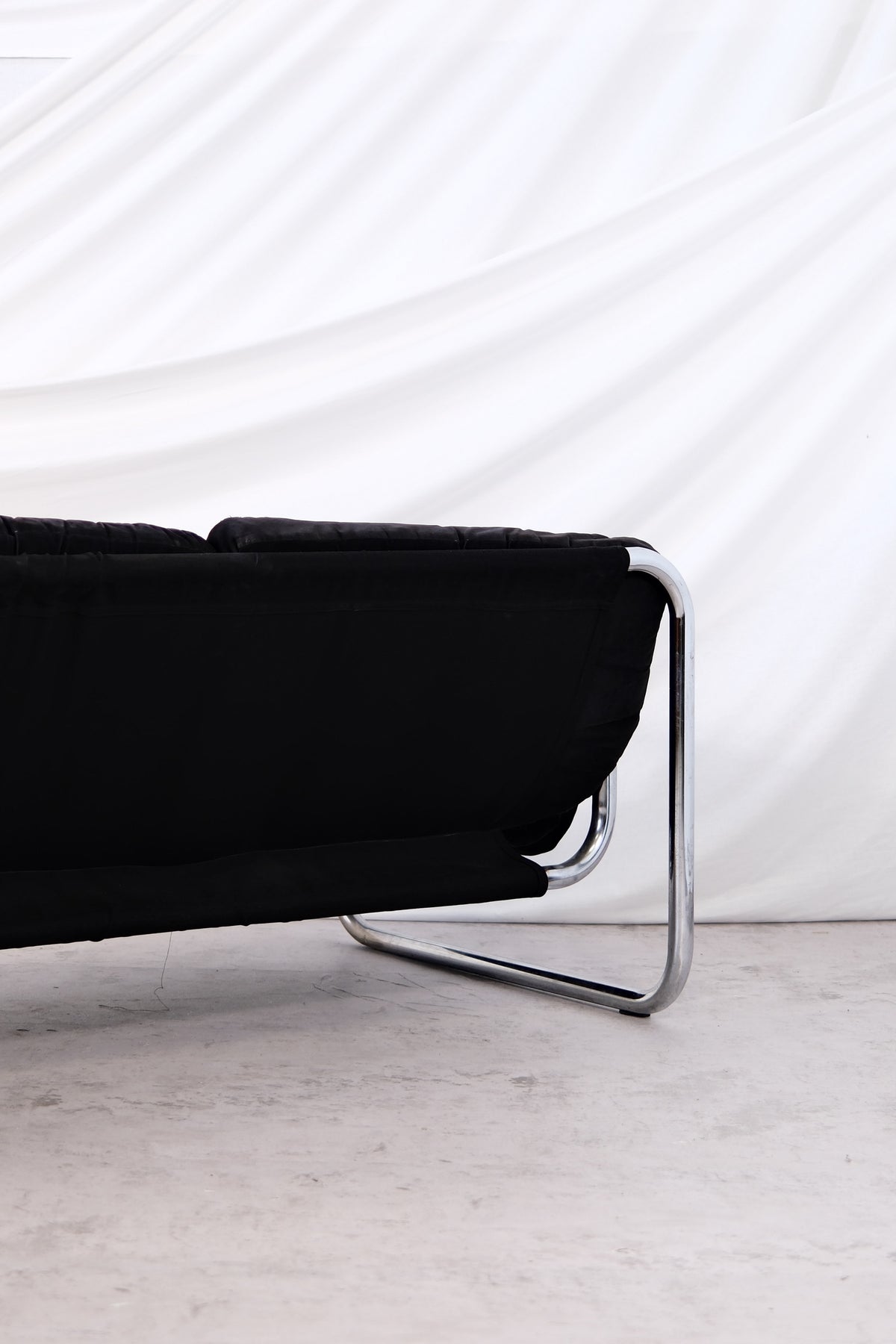 IKEA Borkum kolmen istuttava sohva, musta sametti – Johan Bertil Häggström, 1970-luku
