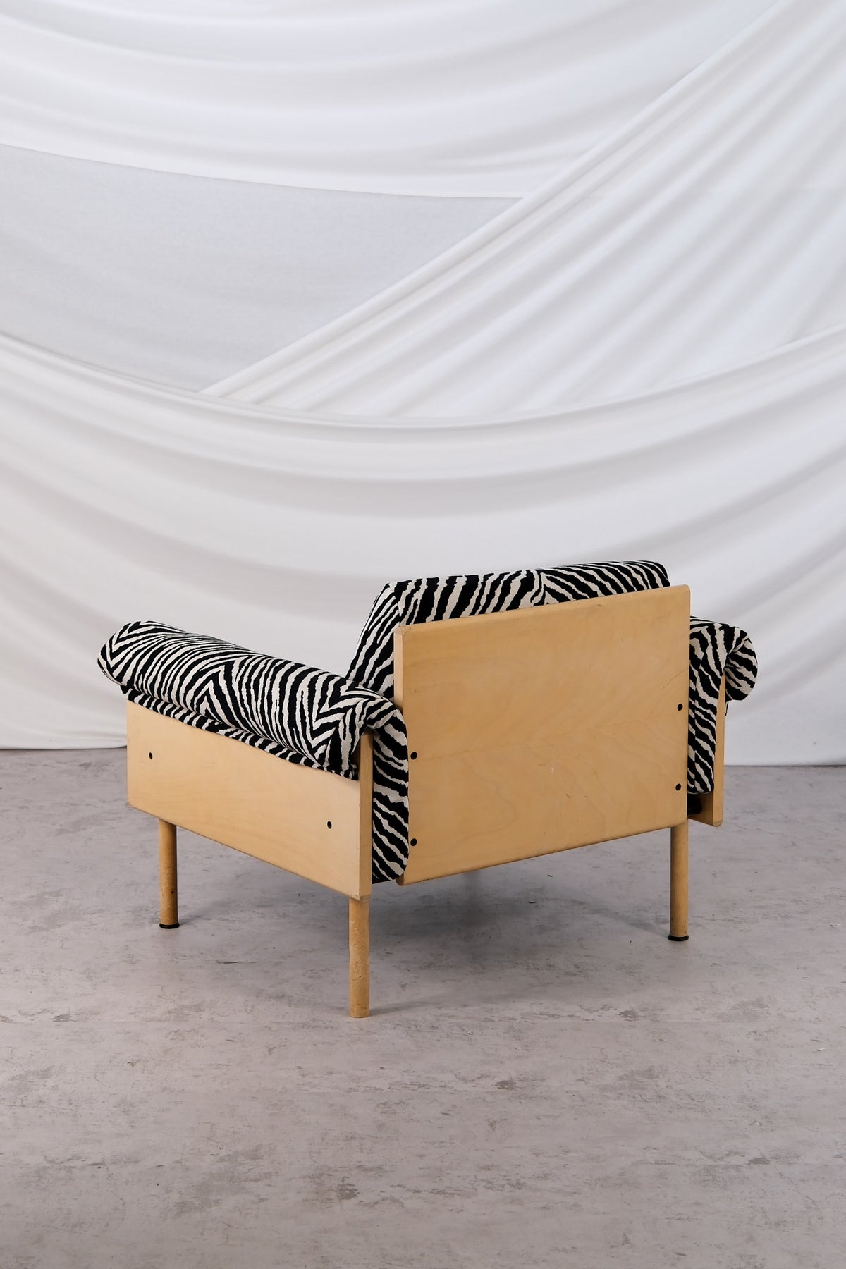 Yrjö Kukkapuro Ateljee -nojatuoli, Zebra-verhoilu, 1960-luku