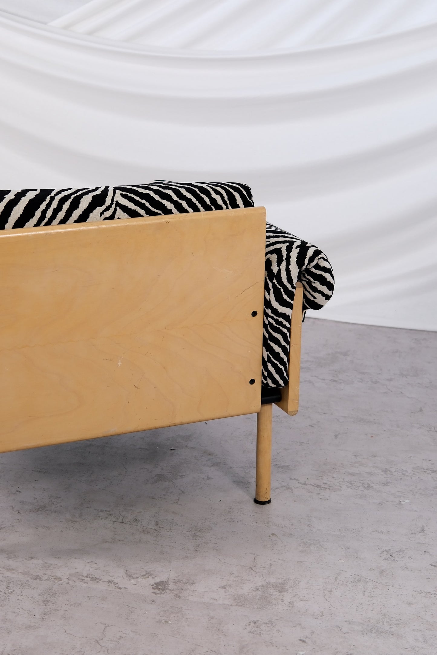 Yrjö Kukkapuro Ateljee -nojatuoli, Zebra-verhoilu, 1960-luku