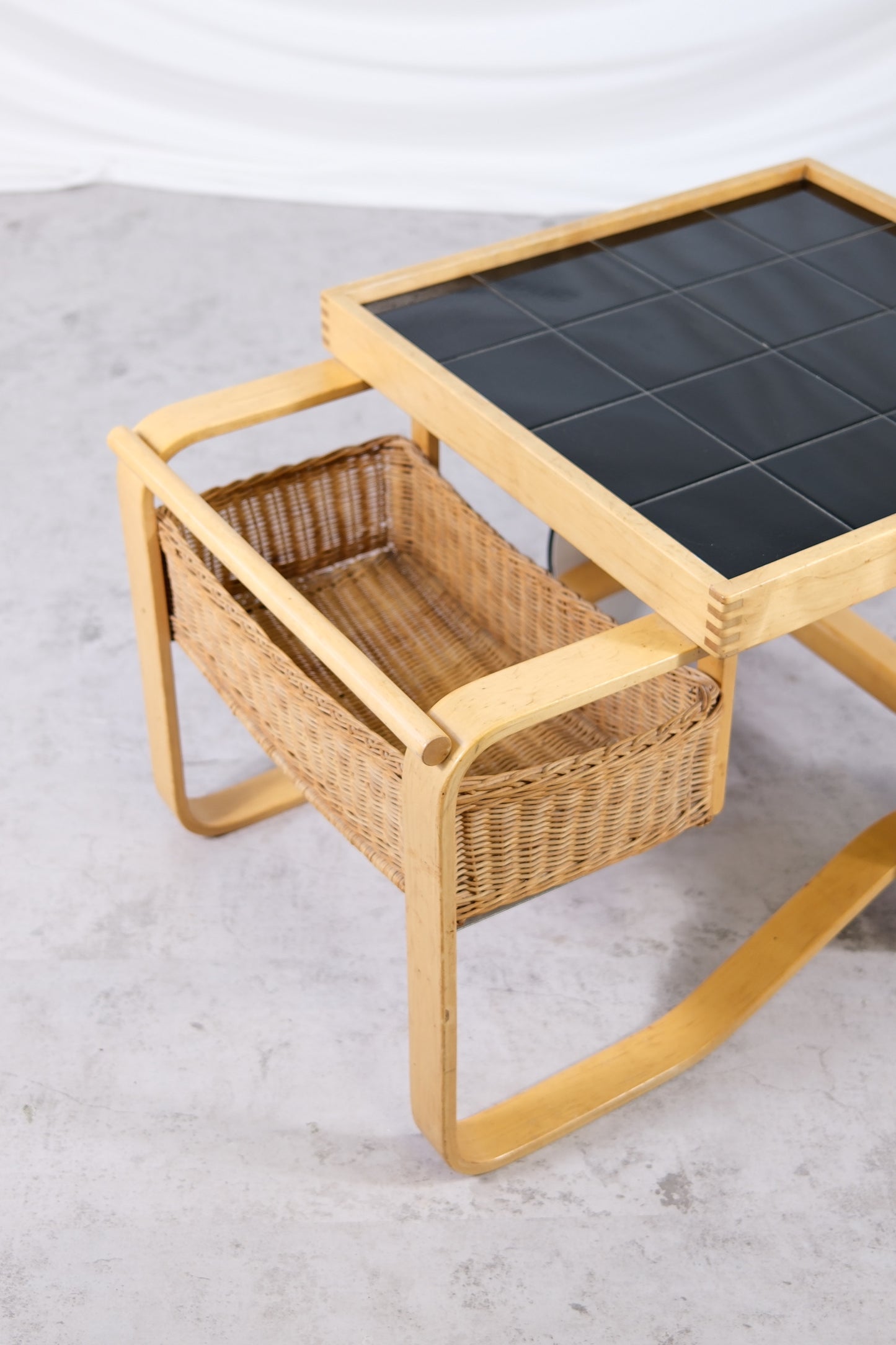 Tarjoiluvaunu malli 900 – Alvar Aalto, valmistaja Artek, 1980–1990-luku