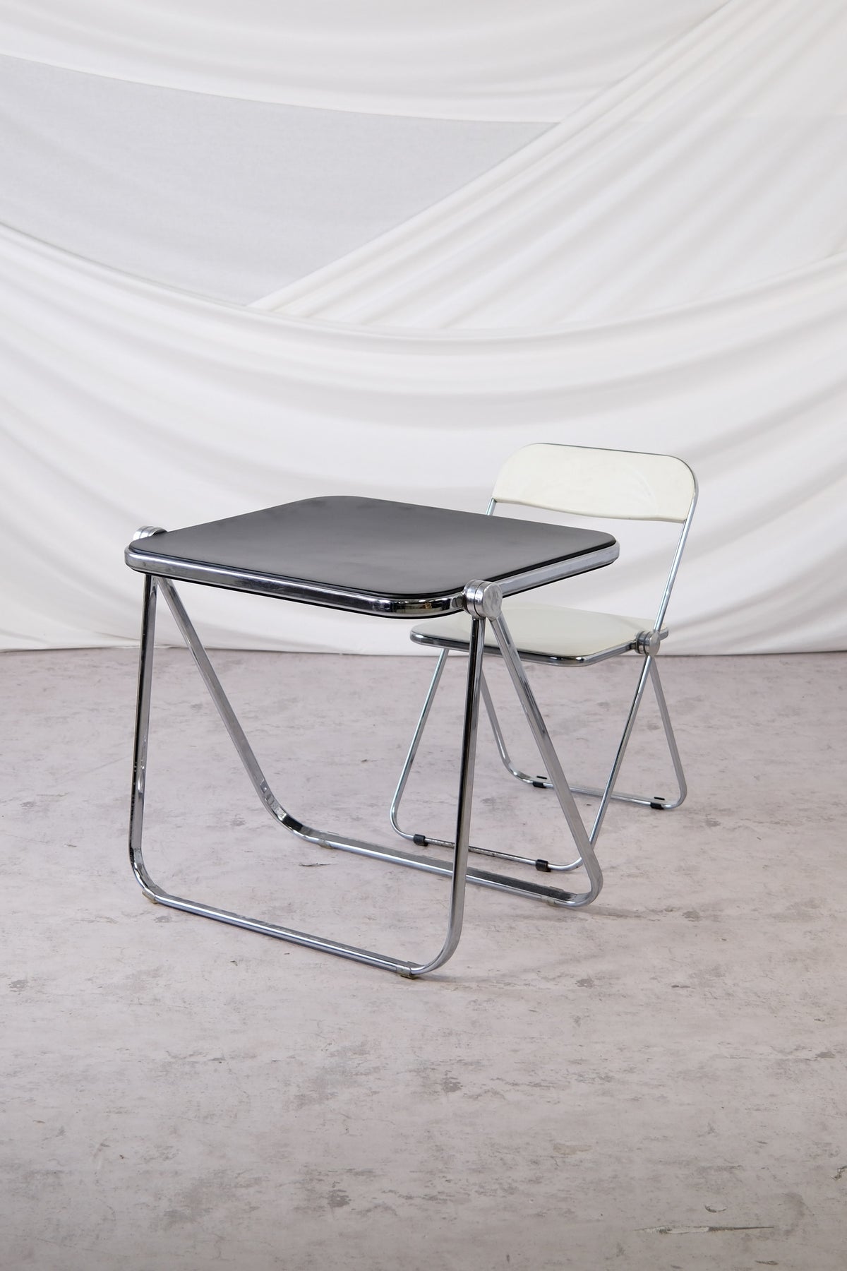 Giancarlo Piretti Platone-pöytä, valmistaja Anonima Castelli, 1970-luku