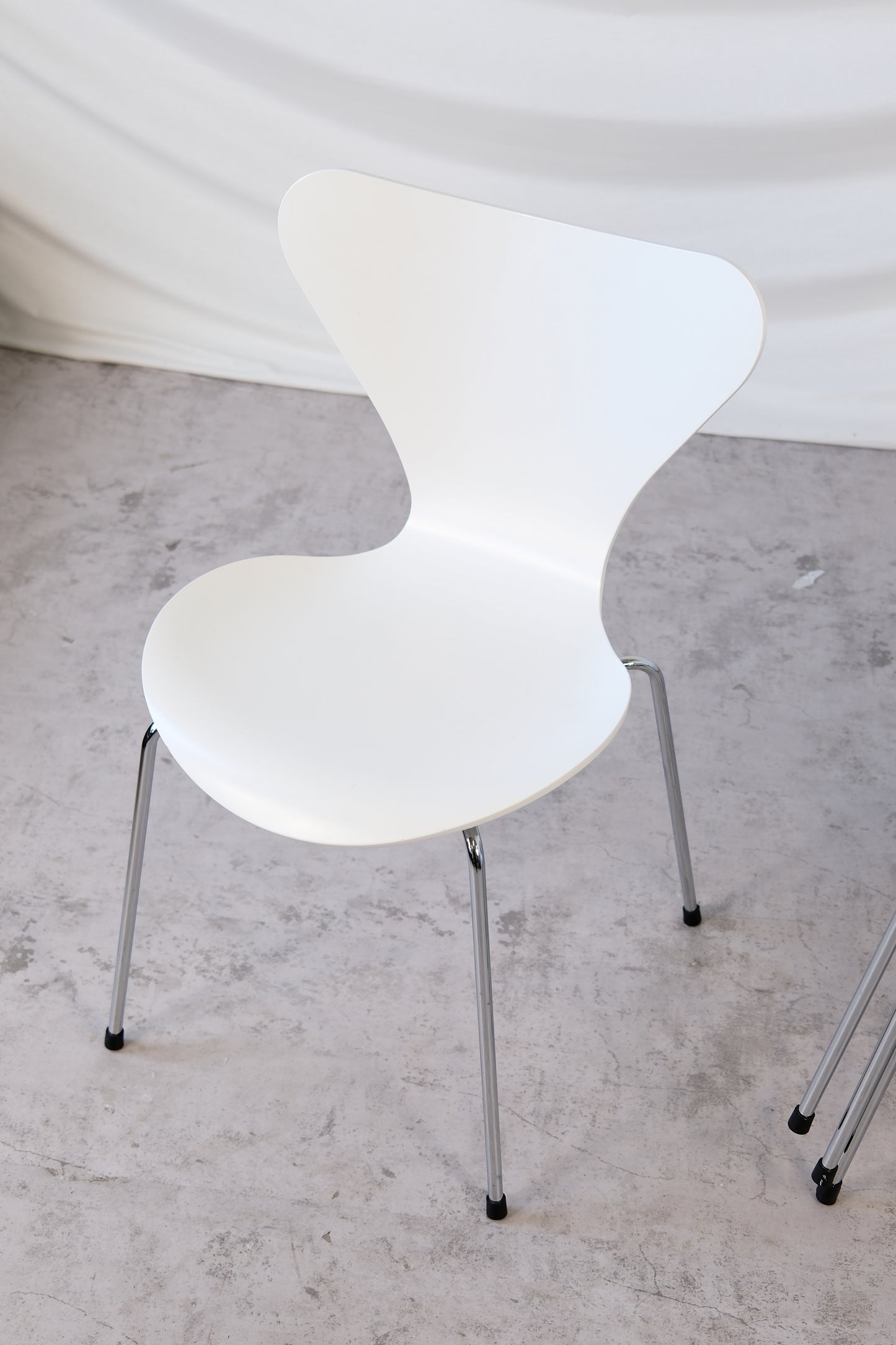 Fritz Hansen Series 7 Chairs, White (3 available)