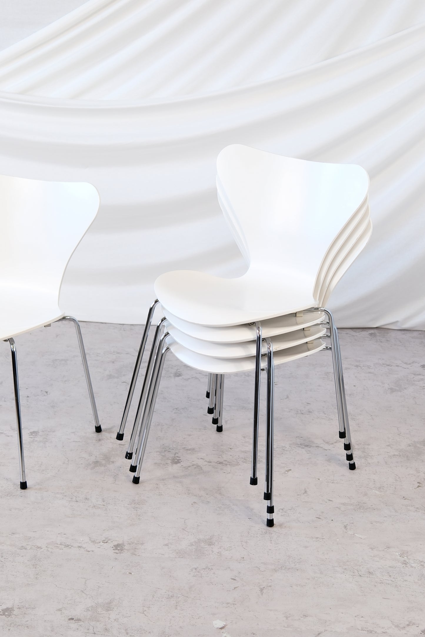 Fritz Hansen Series 7 Chairs, White (3 available)