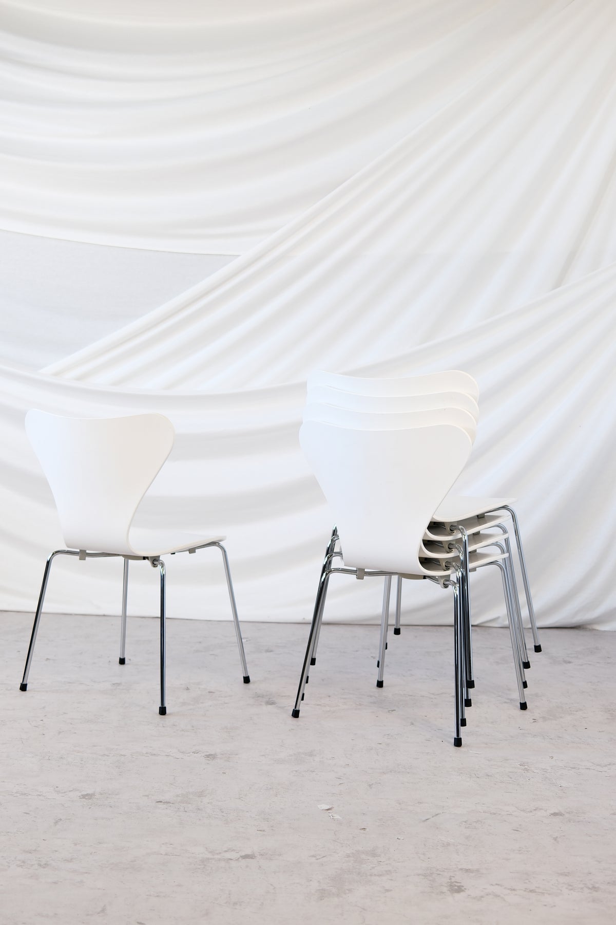 Fritz Hansen Series 7 Chairs, White (3 available)