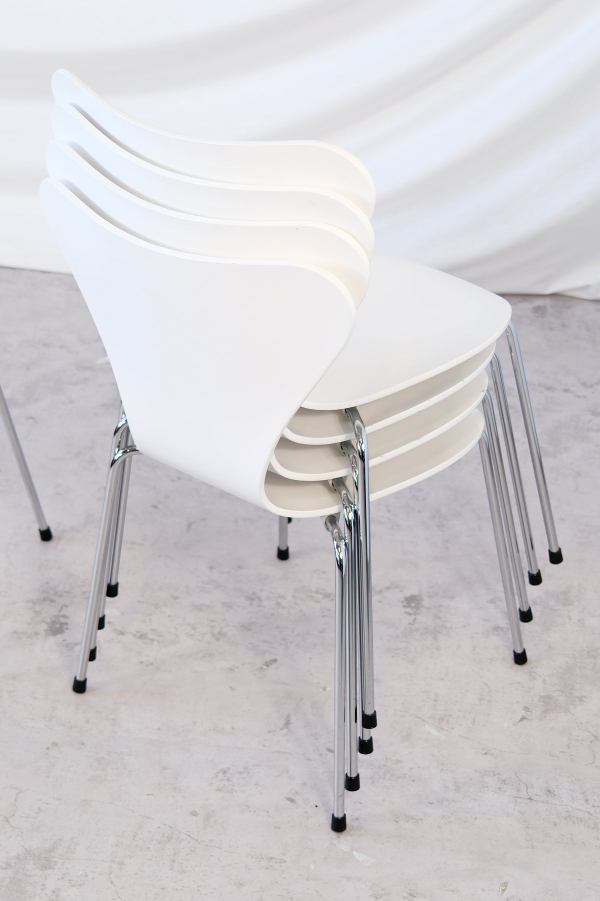 Fritz Hansen Series 7 Chairs, White (3 available)