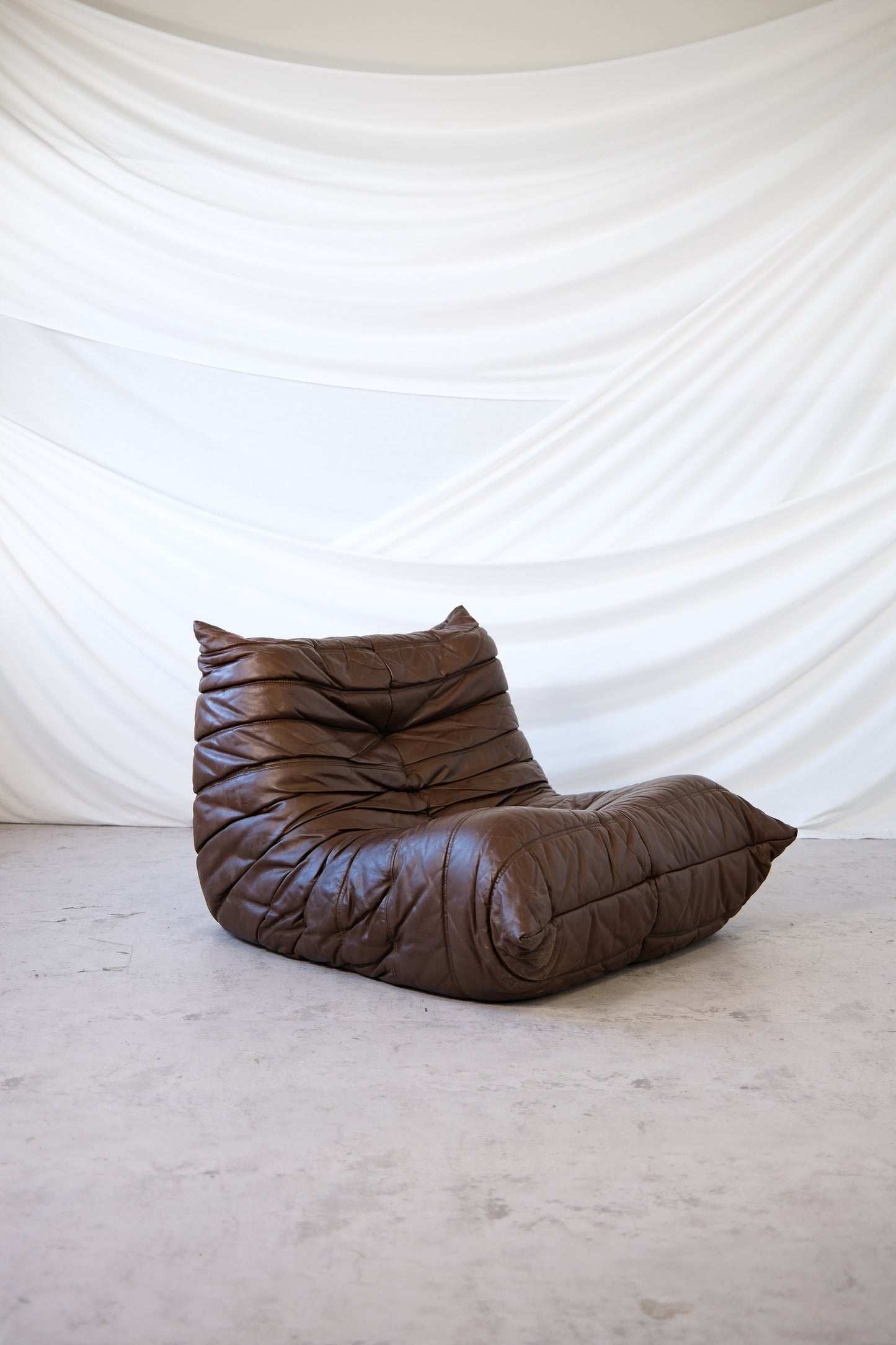 Ligne Roset Togo -sohvaryhmä, tummanruskea nahka