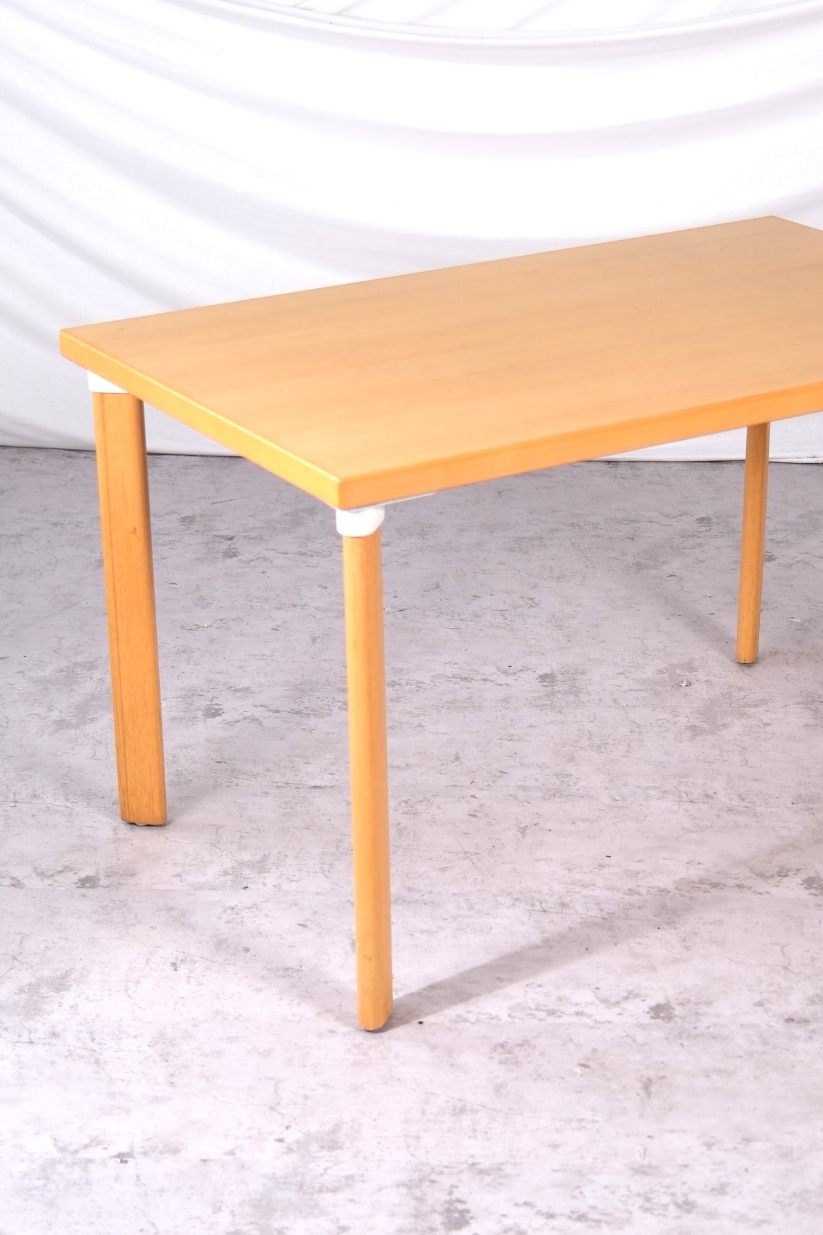 Artek H-jalkainen ruokapöytä – Alvar Aalto