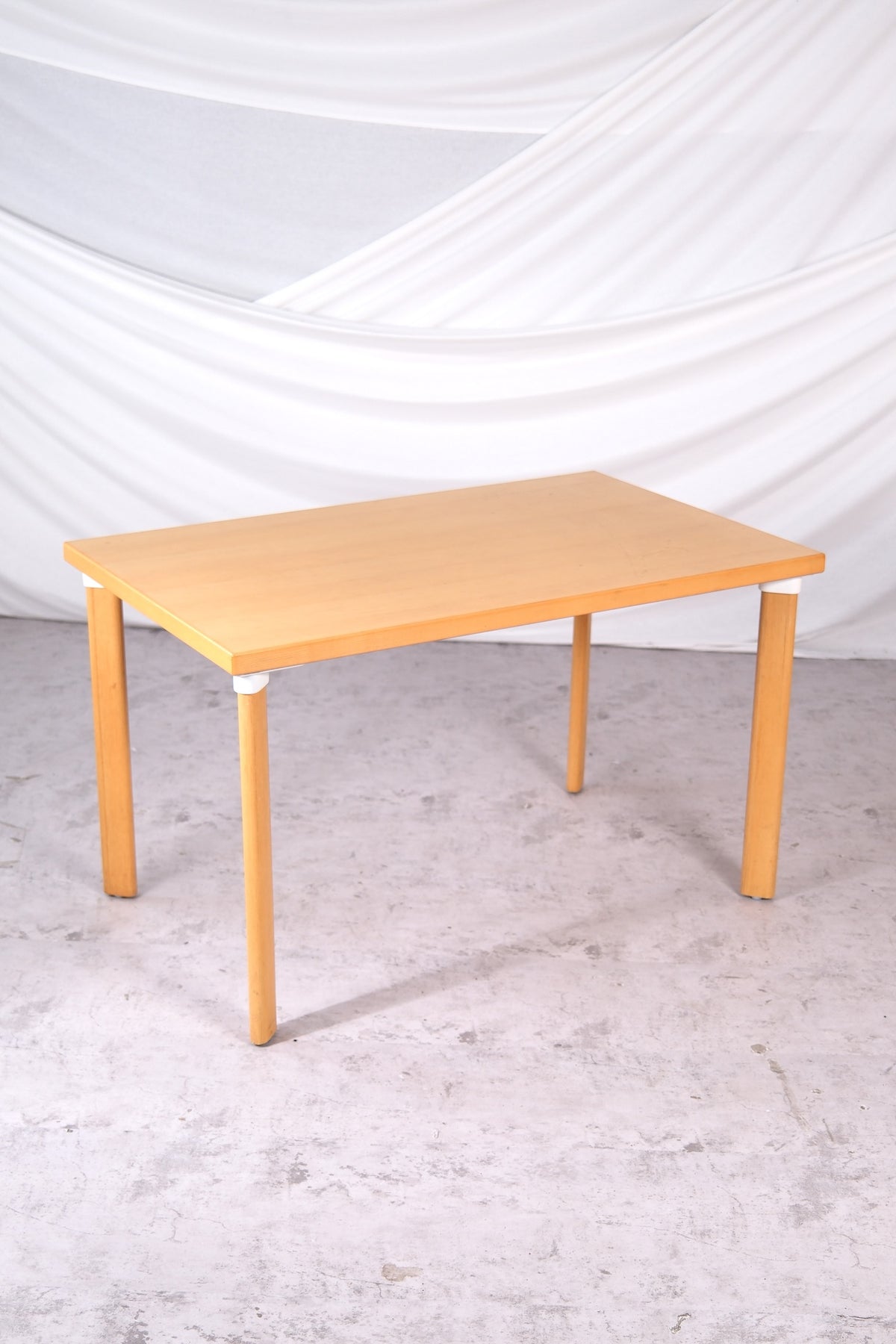Artek H-jalkainen ruokapöytä – Alvar Aalto