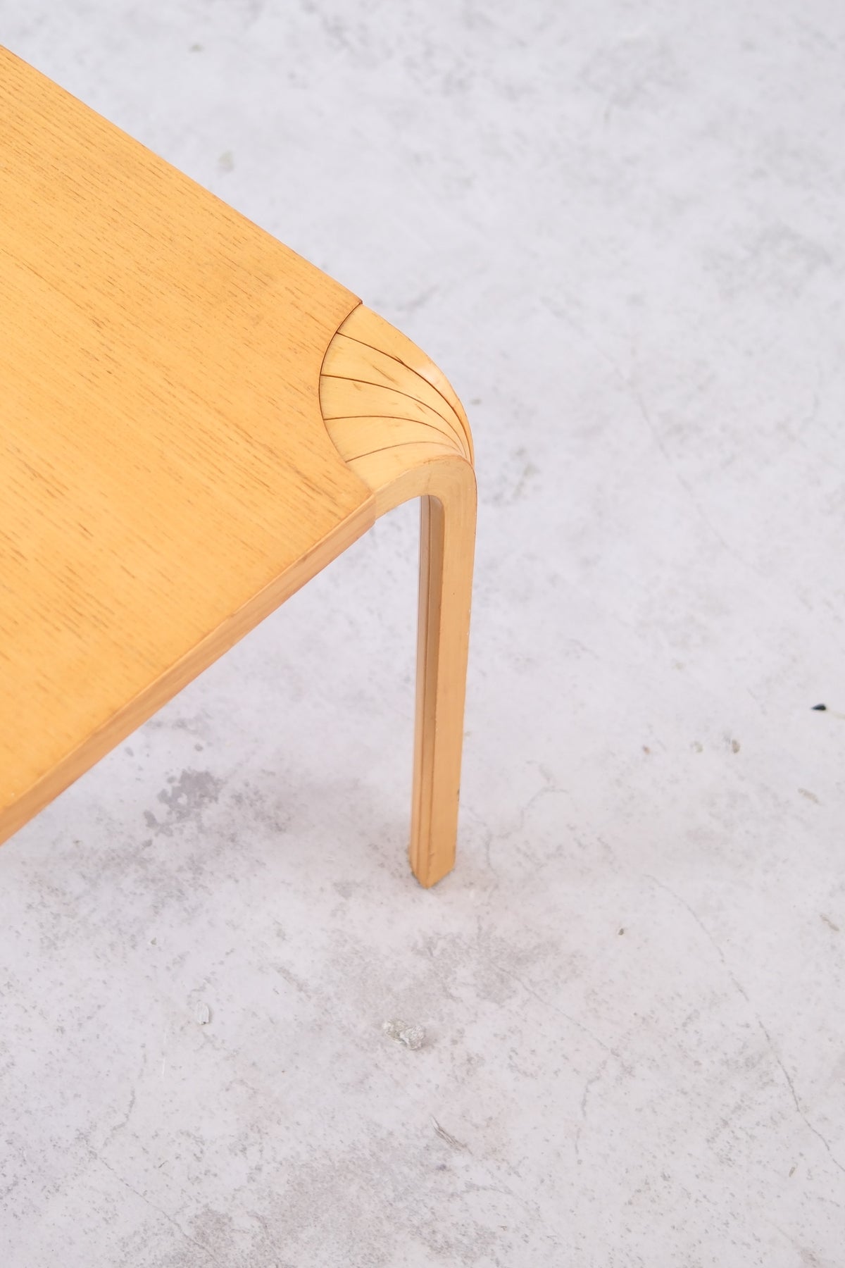 Artek X601 viuhkajalkaiset jakkarat