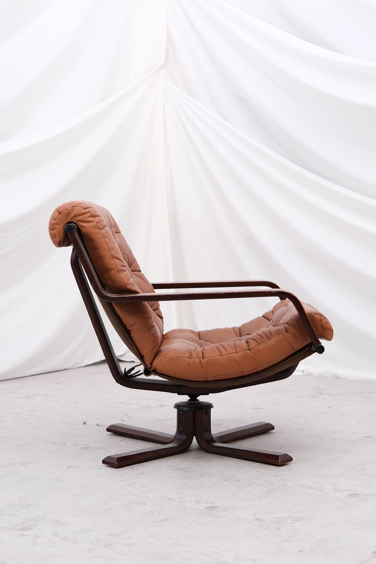 Vatne Møbler -pyörivä lepotuoli, Norja, 1970-luku