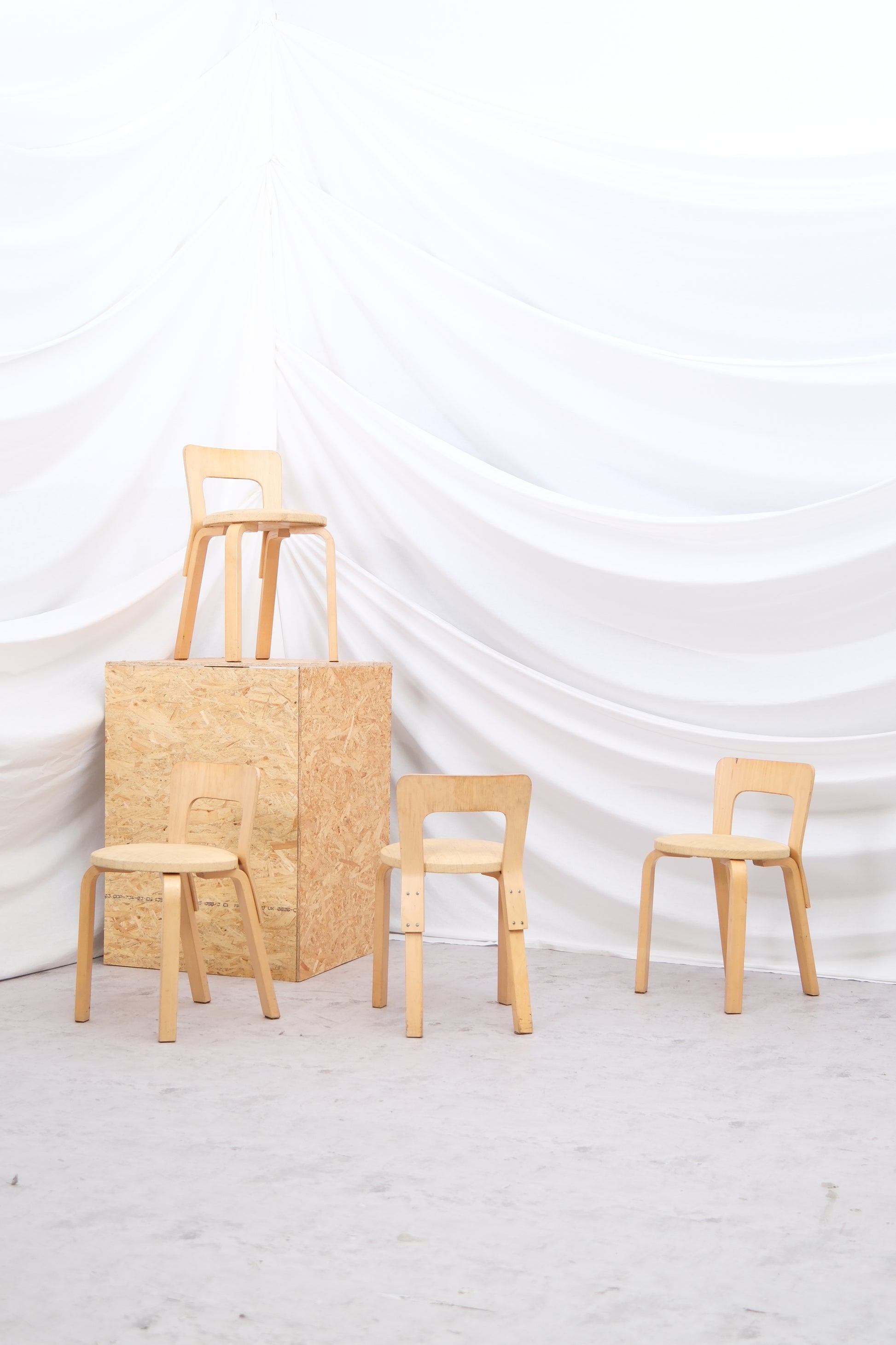 Alvar Aalto Set of 4 Artek Chair 65, upholstered in Niinikangas fabric - Pino Interiors