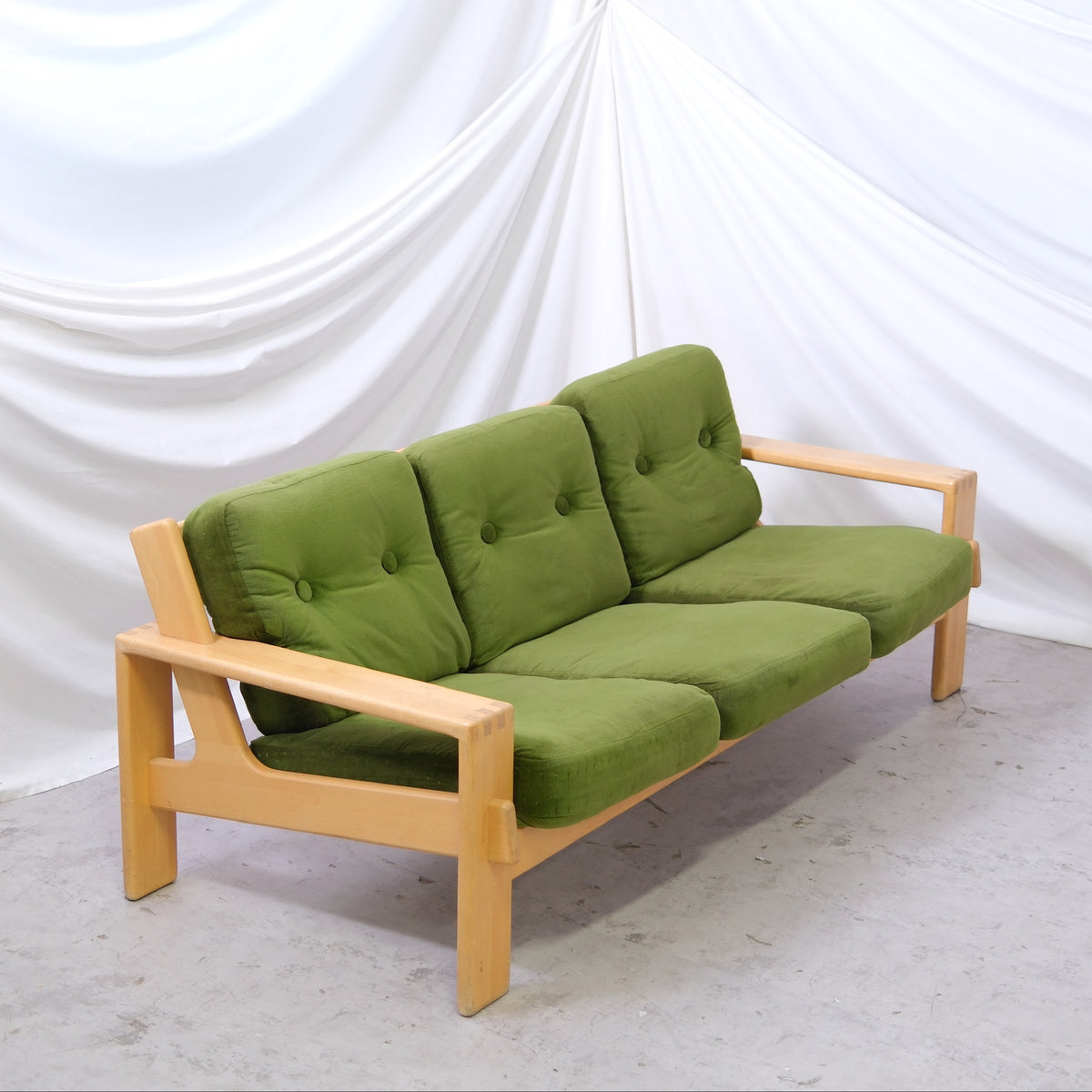 Vintage Esko Pajamies Bonanza 3-seater sofa by Asko in green velvet. Clean overall condition with light wear. Finnish design classic, Helsinki, worldwide shipping.