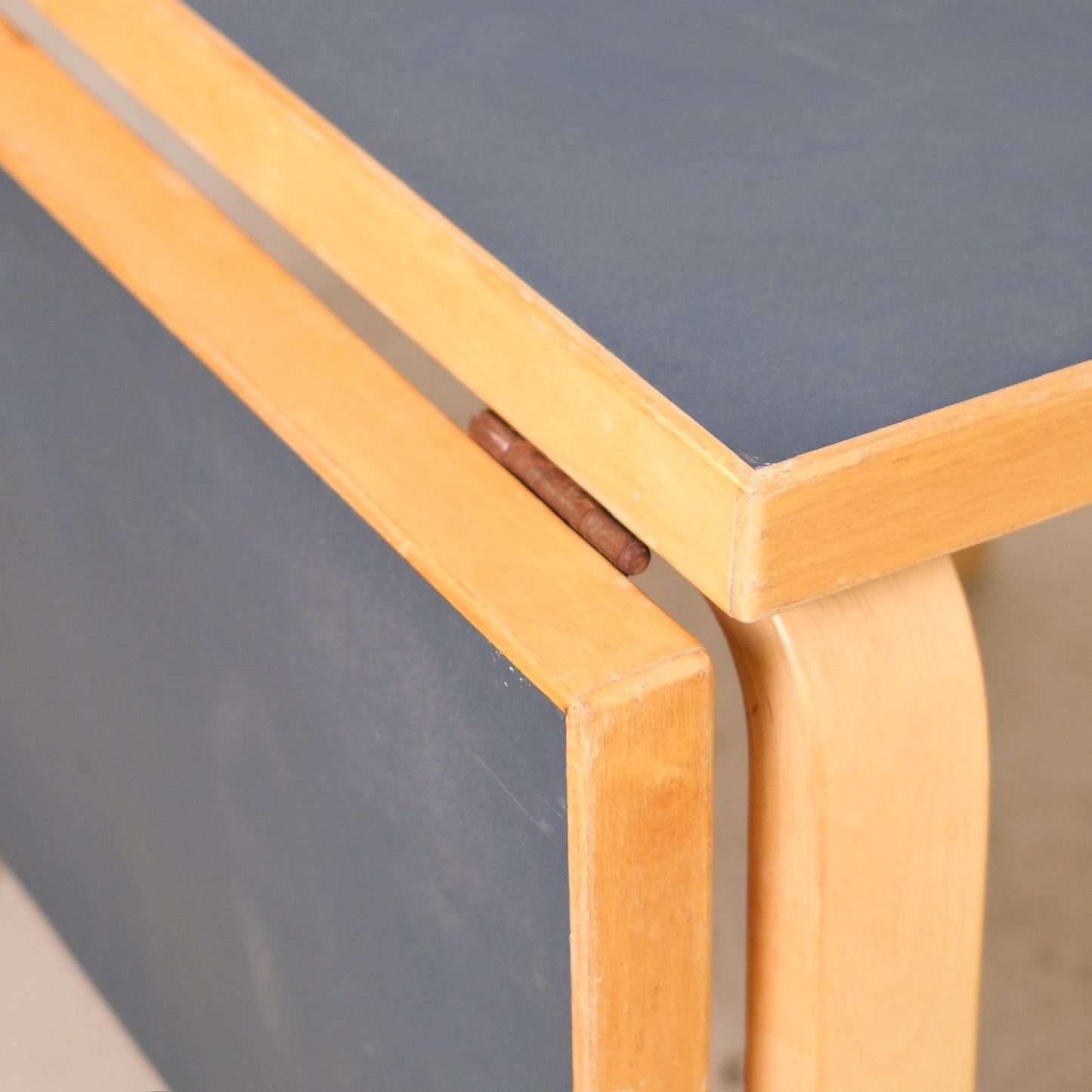 Artek Aalto Drop-Leaf Table DL81C in Dark Blue Linoleum