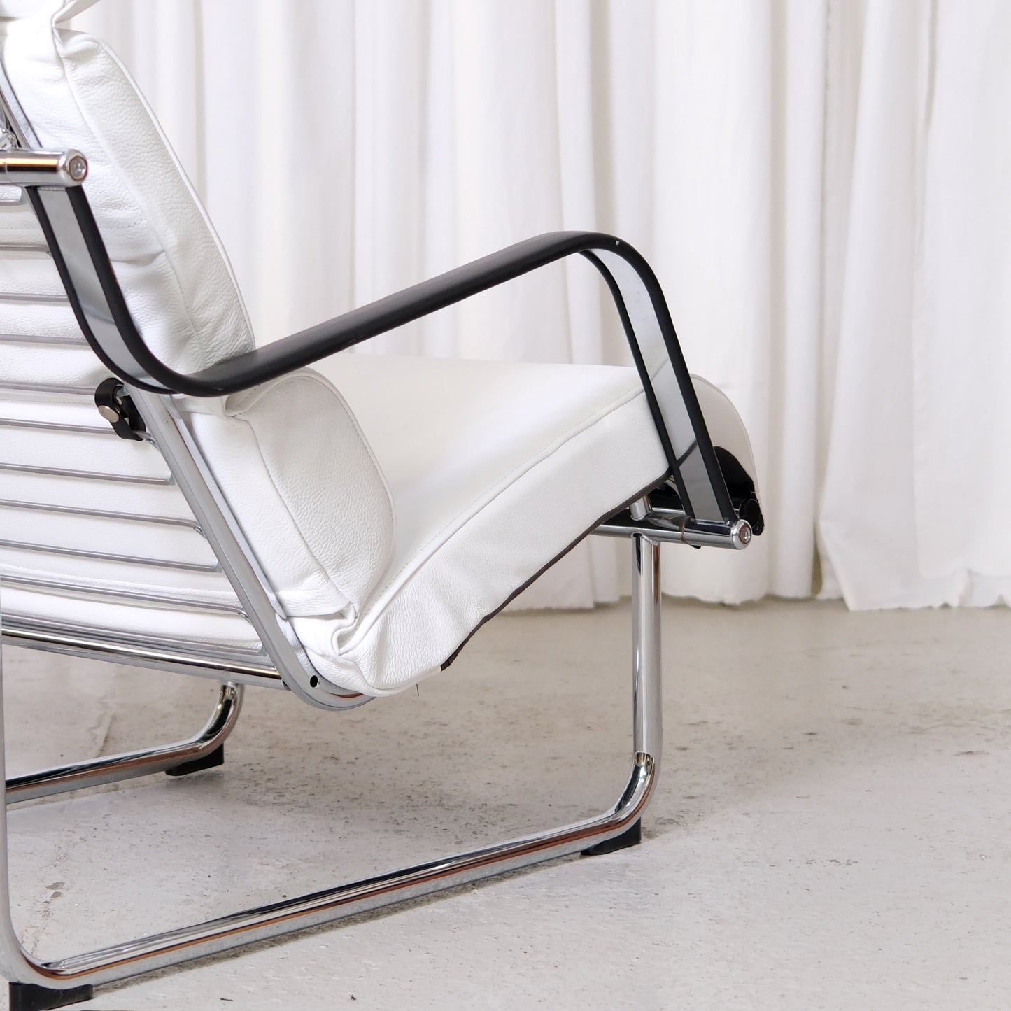 Yrjö Kukkapuro Remmi Lounge Chair and Ottoman in White Leather