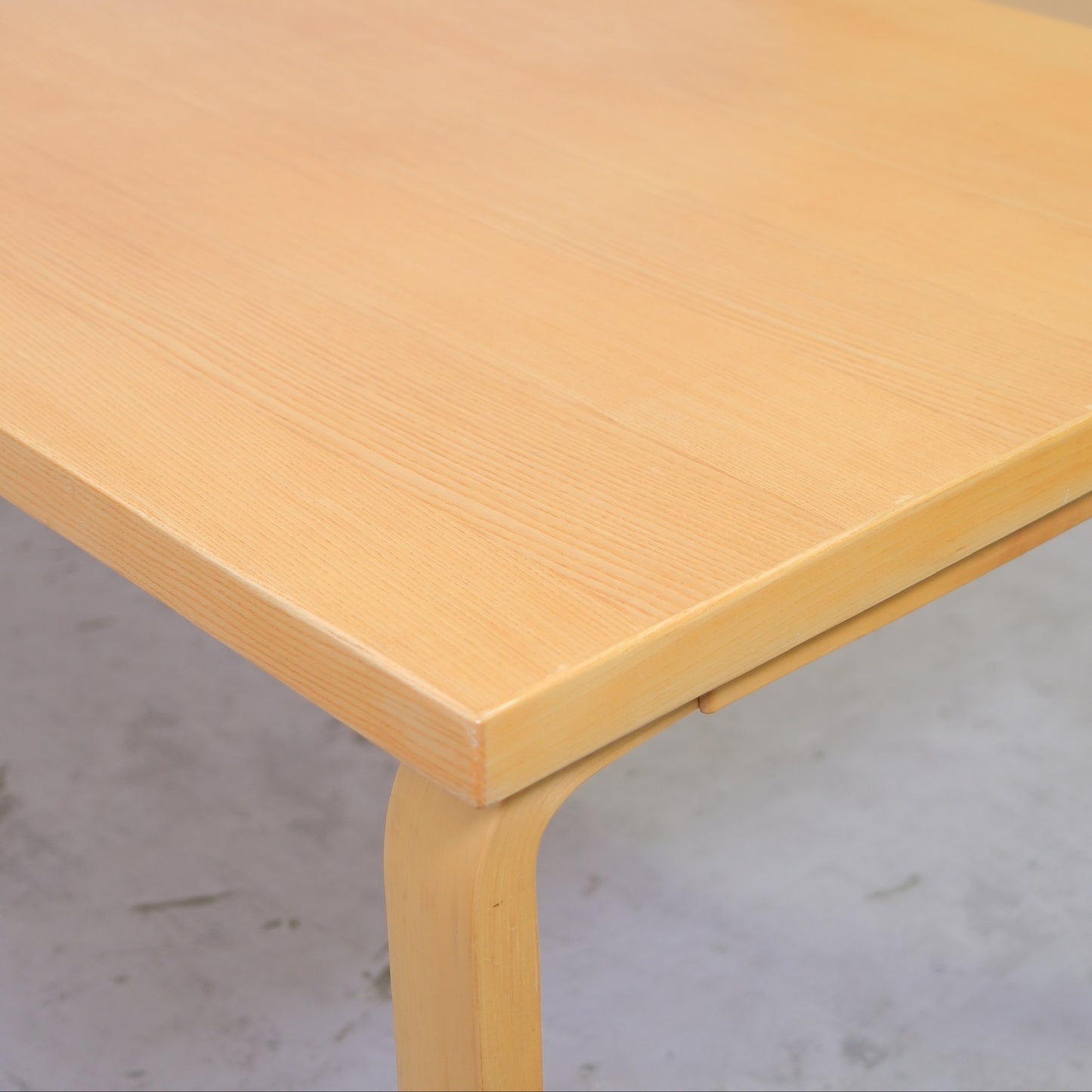 Vintage Alvar Aalto pöytä 83, valmistaja Artek