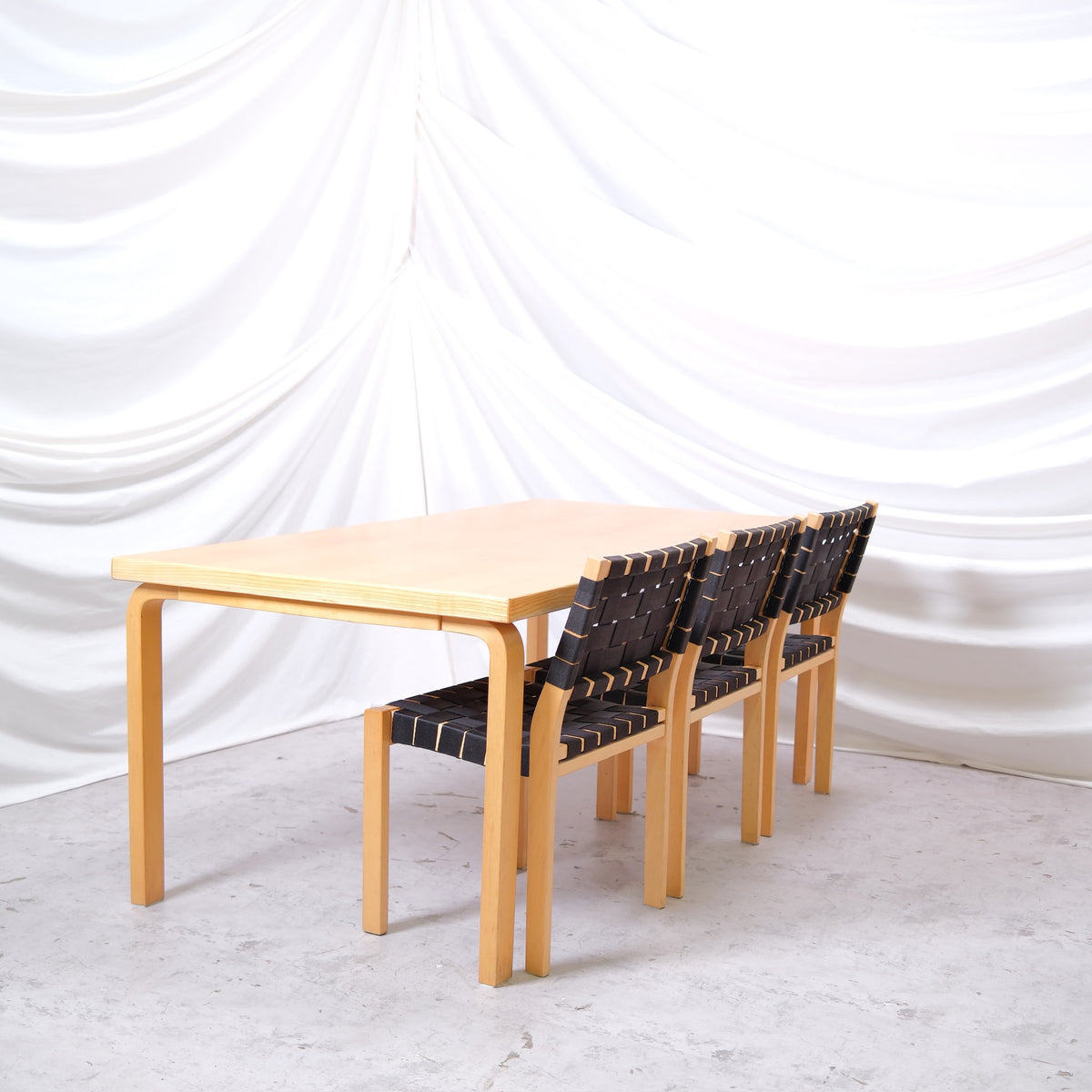Vintage Alvar Aalto pöytä 83, valmistaja Artek