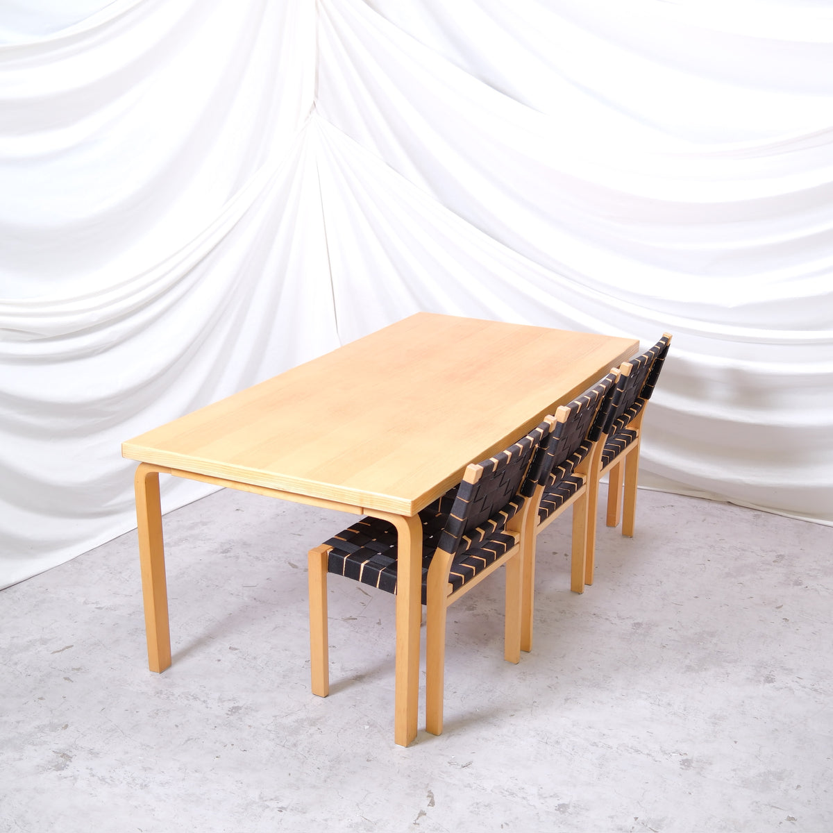Vintage Alvar Aalto pöytä 83, valmistaja Artek