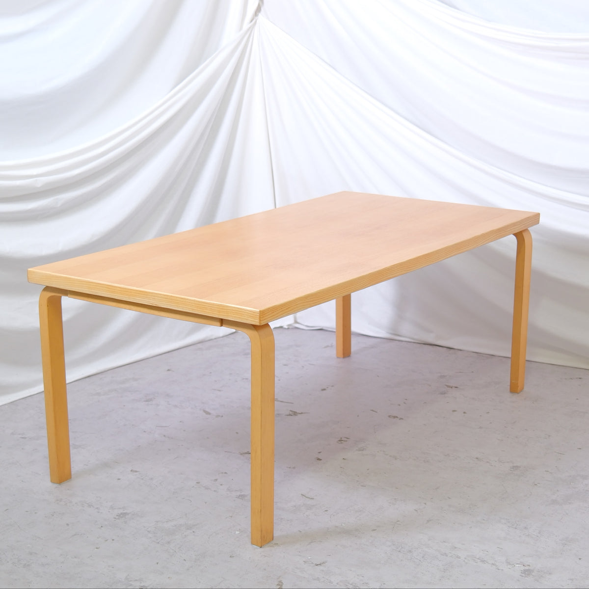 Vintage Alvar Aalto pöytä 83, valmistaja Artek